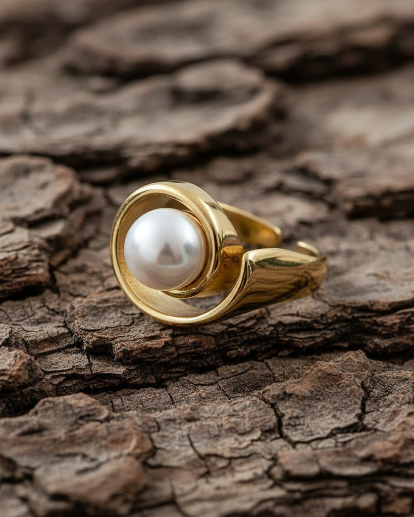 ANELLO DORATO CON PERLA CENTRALE