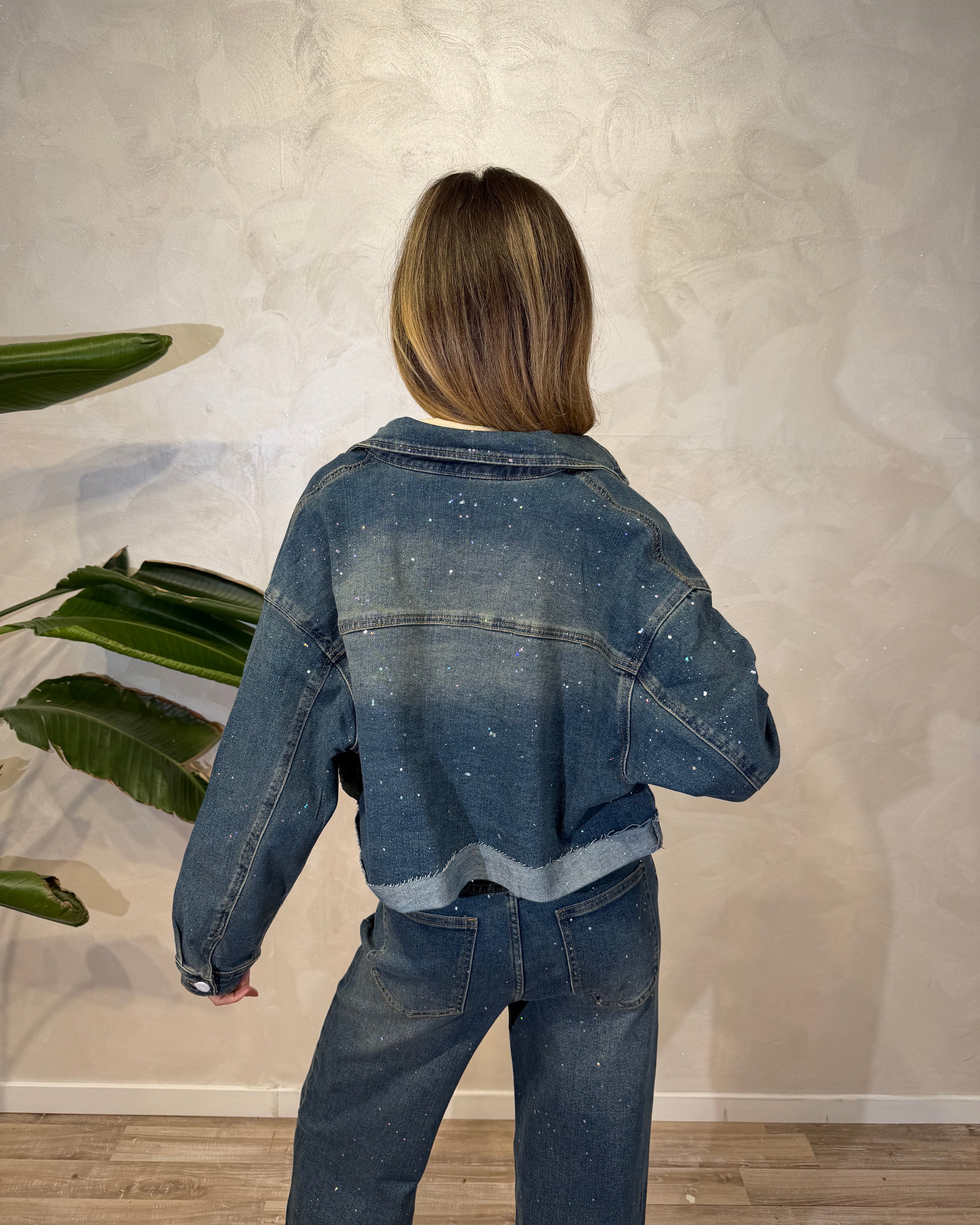 GIUBBOTTO DENIM CON DETTAGLI EFFETTO SPRUZZO CON STRASS COL. DENIM