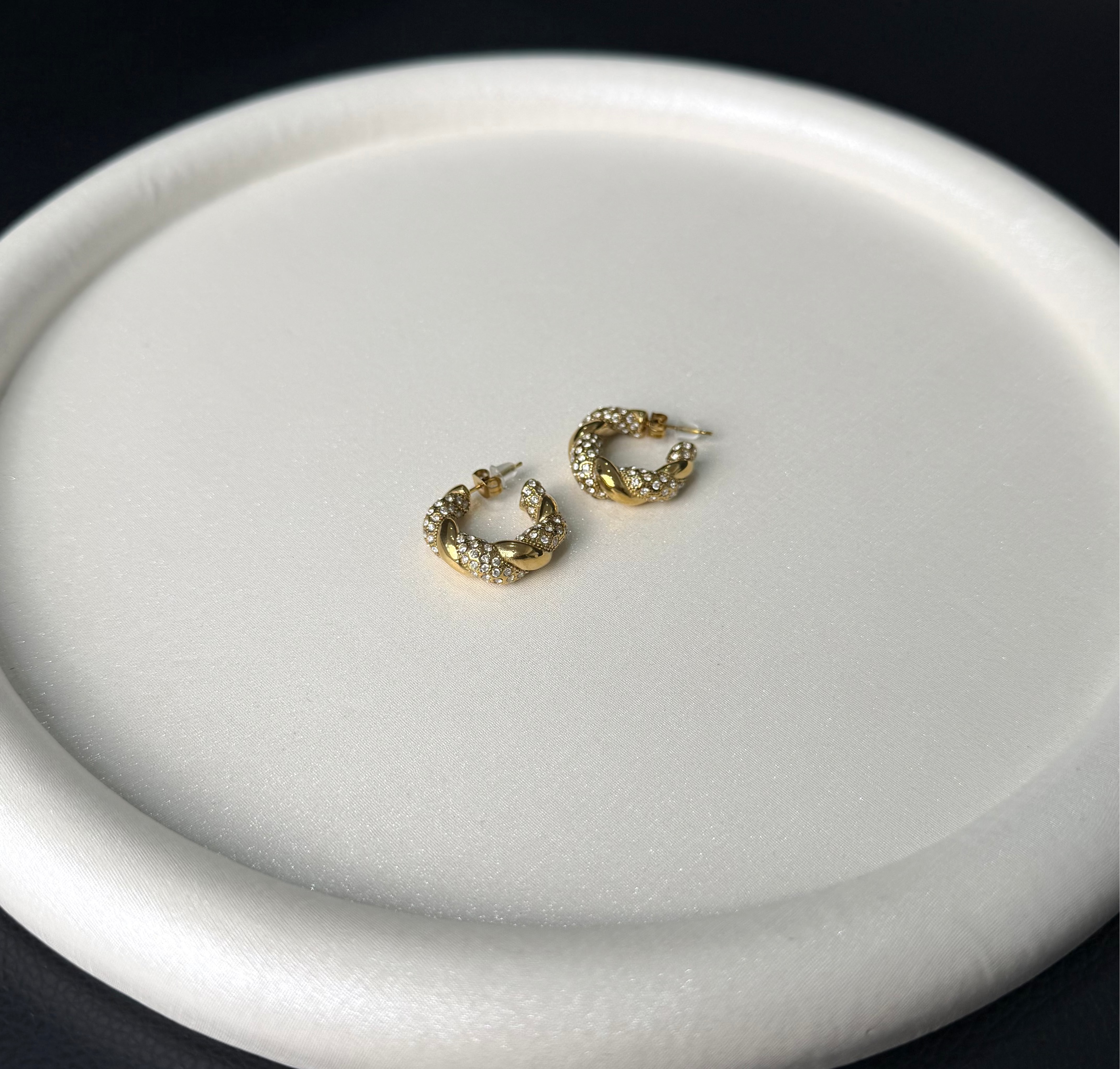 ORECCHINI CERCHIO ORO CON STRASS INTRECCIATI