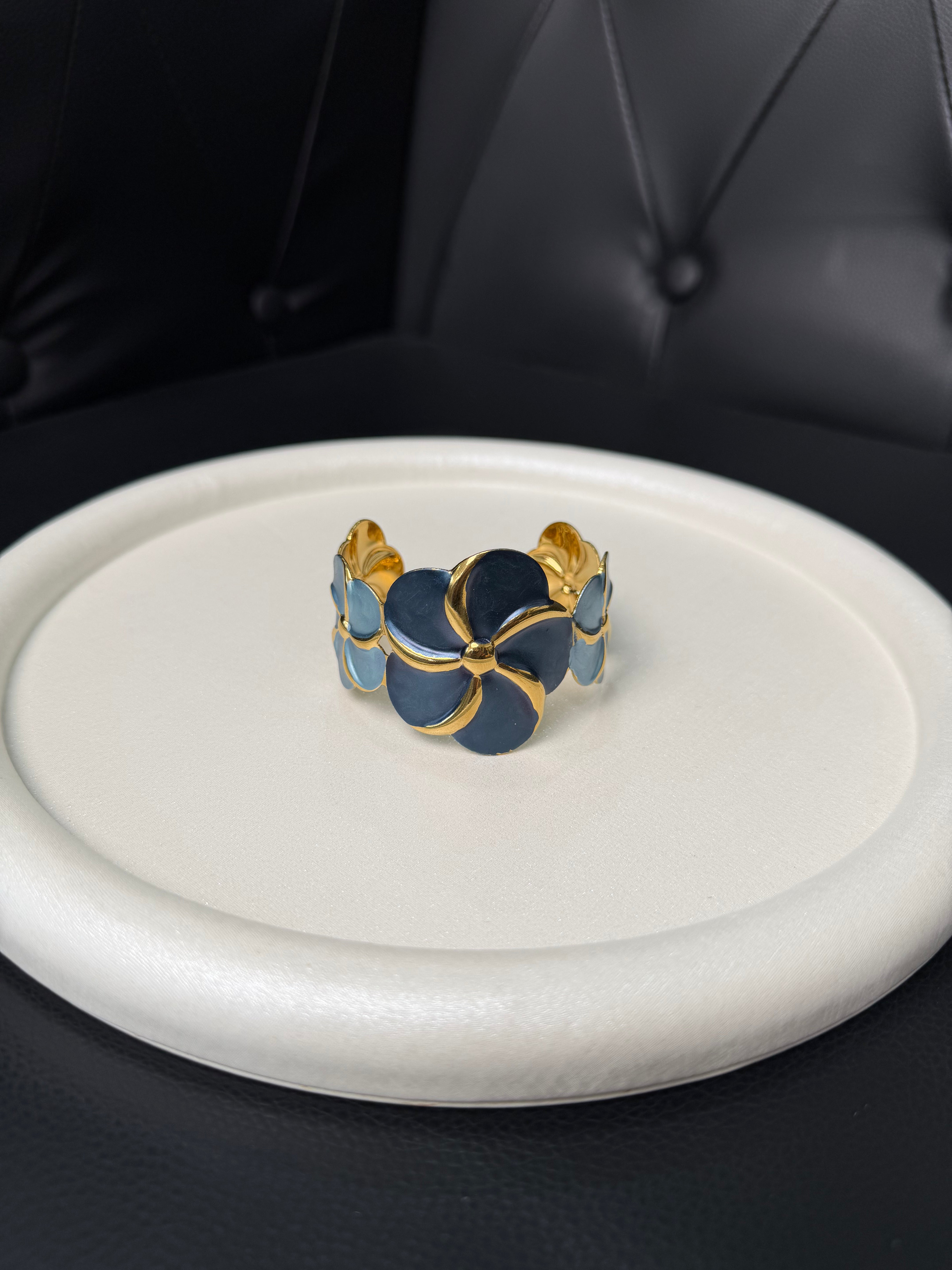 BRACCIALE FIORI BLU METALLO & PROFILI ORO