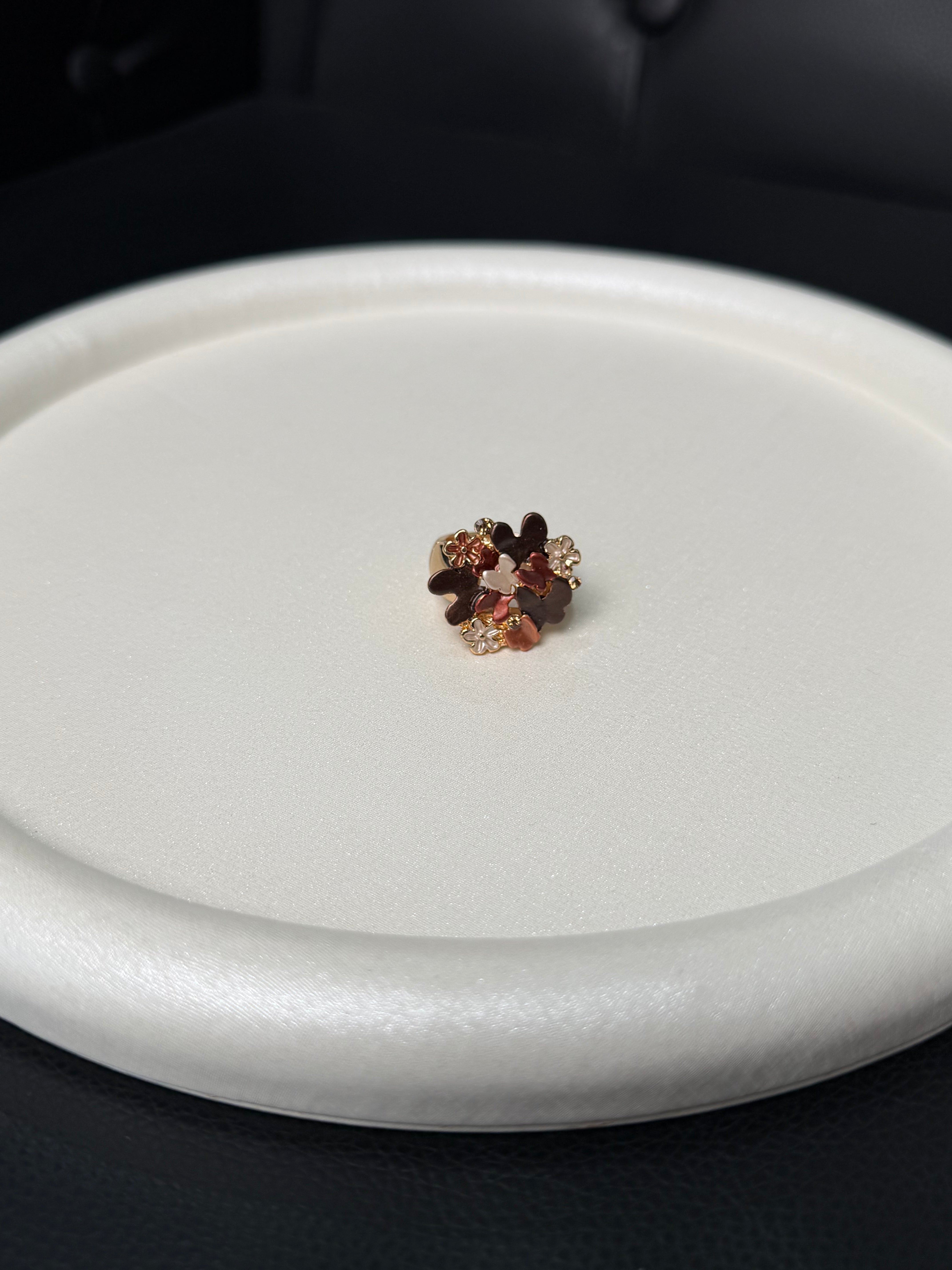 ANELLO ORO CON FIORE MARRONE