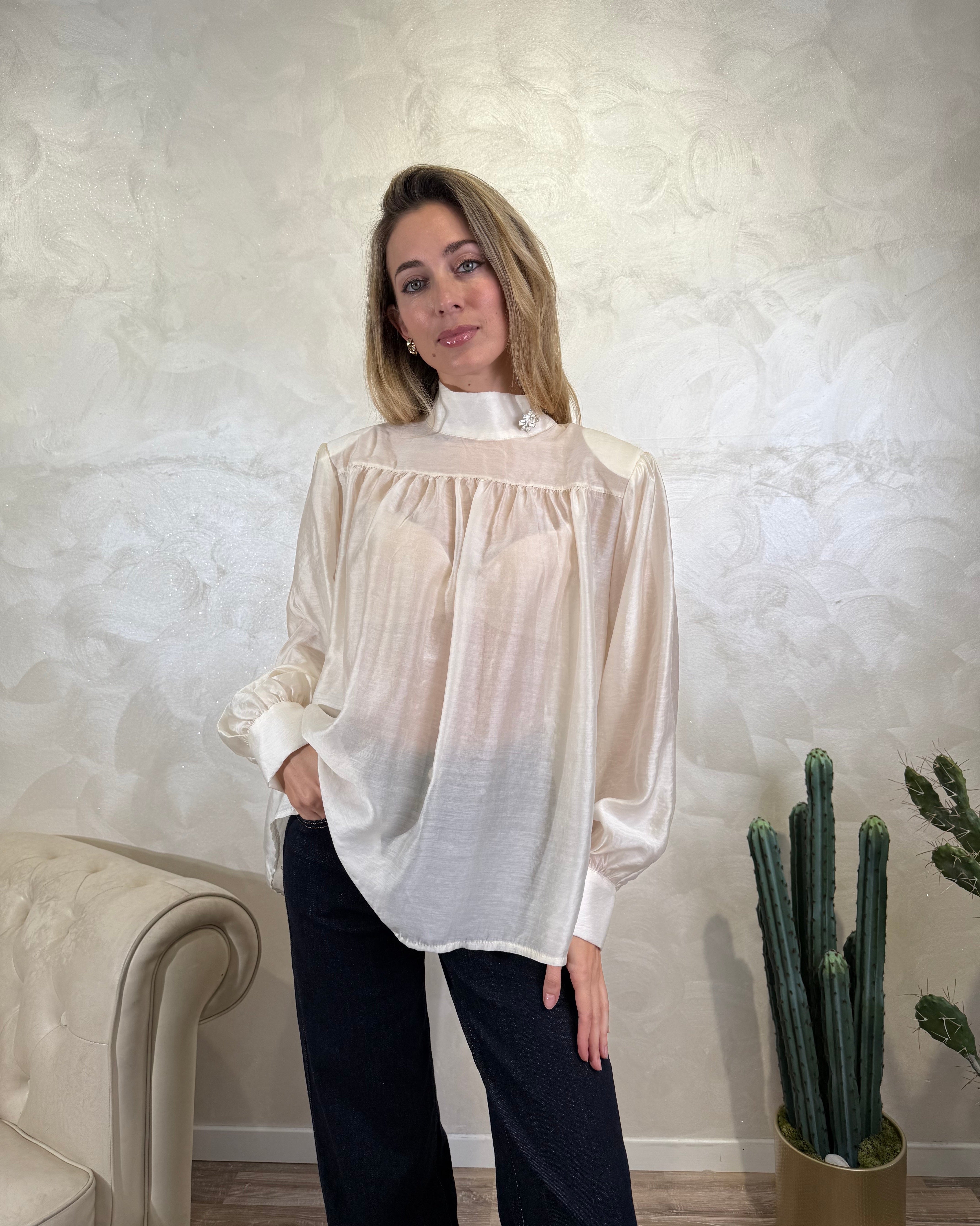 CAMICIA CON SPALLINE E DETTAGLIO GIOIELLO COL.PANNA