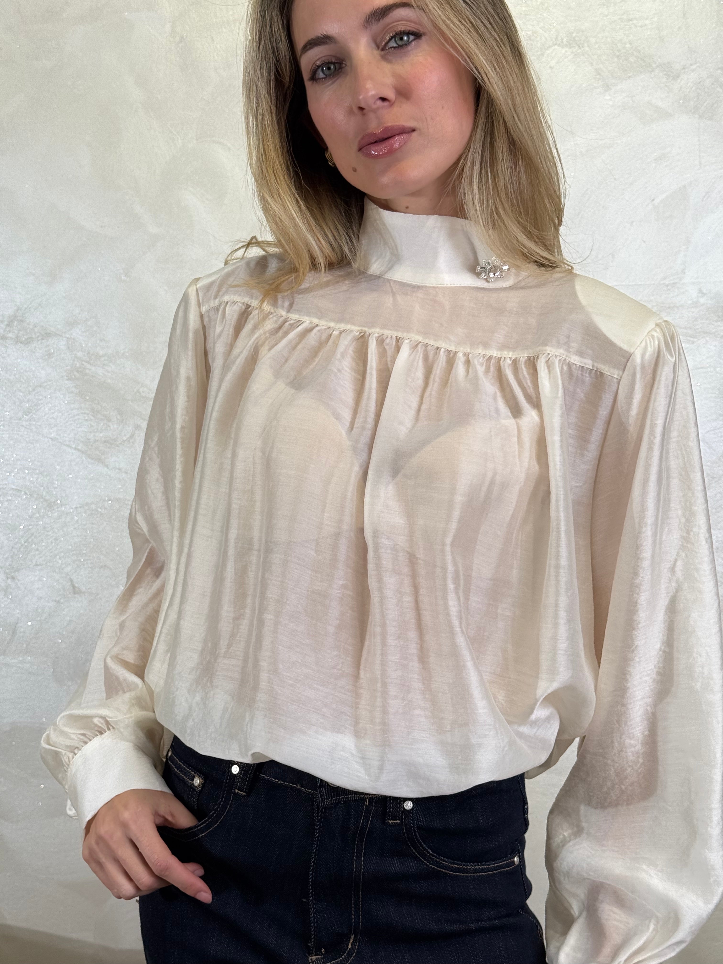 CAMICIA CON SPALLINE E DETTAGLIO GIOIELLO COL.PANNA