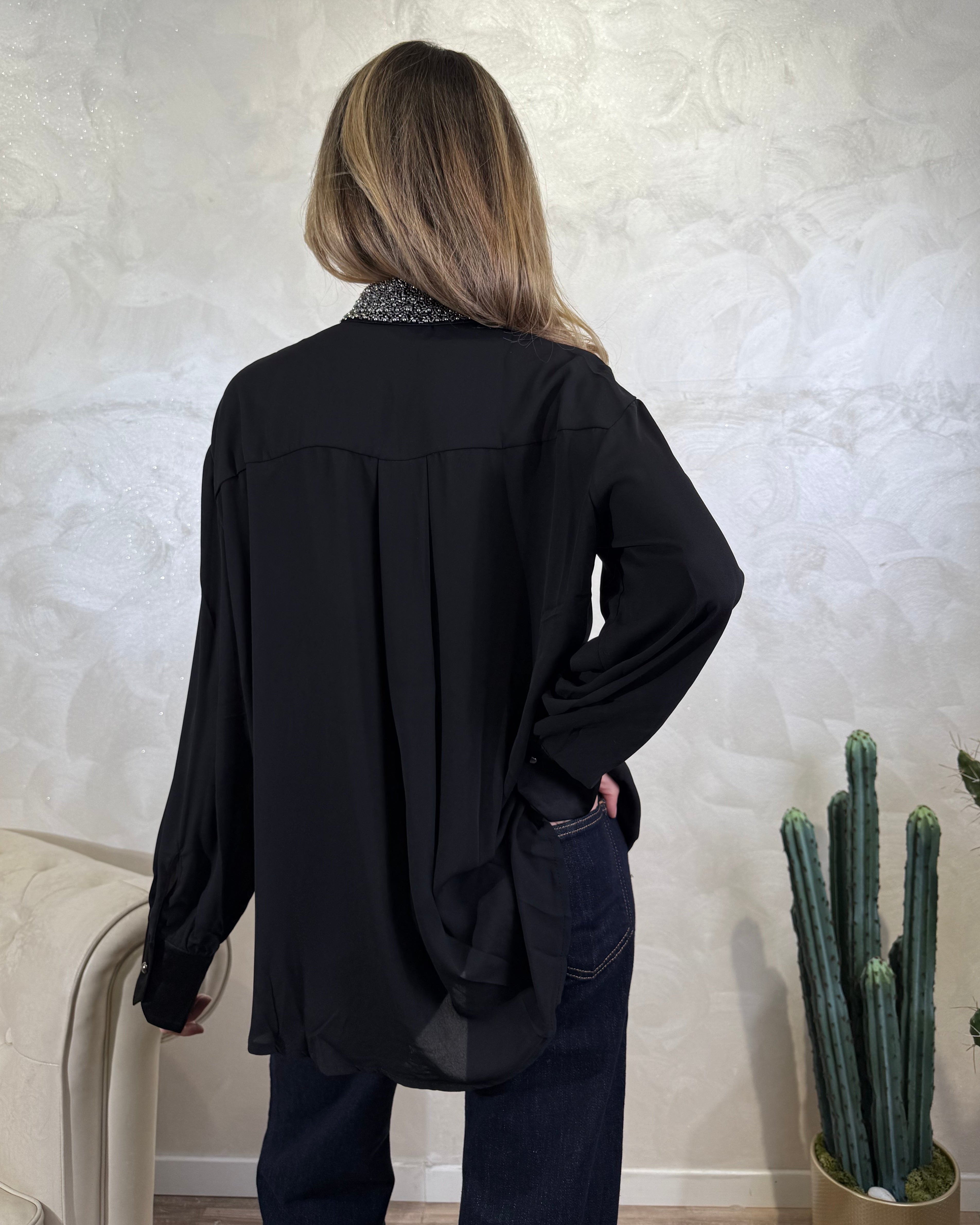 CAMICIA CON COLLO DECORATO EFFETTO METAL COL. NERO