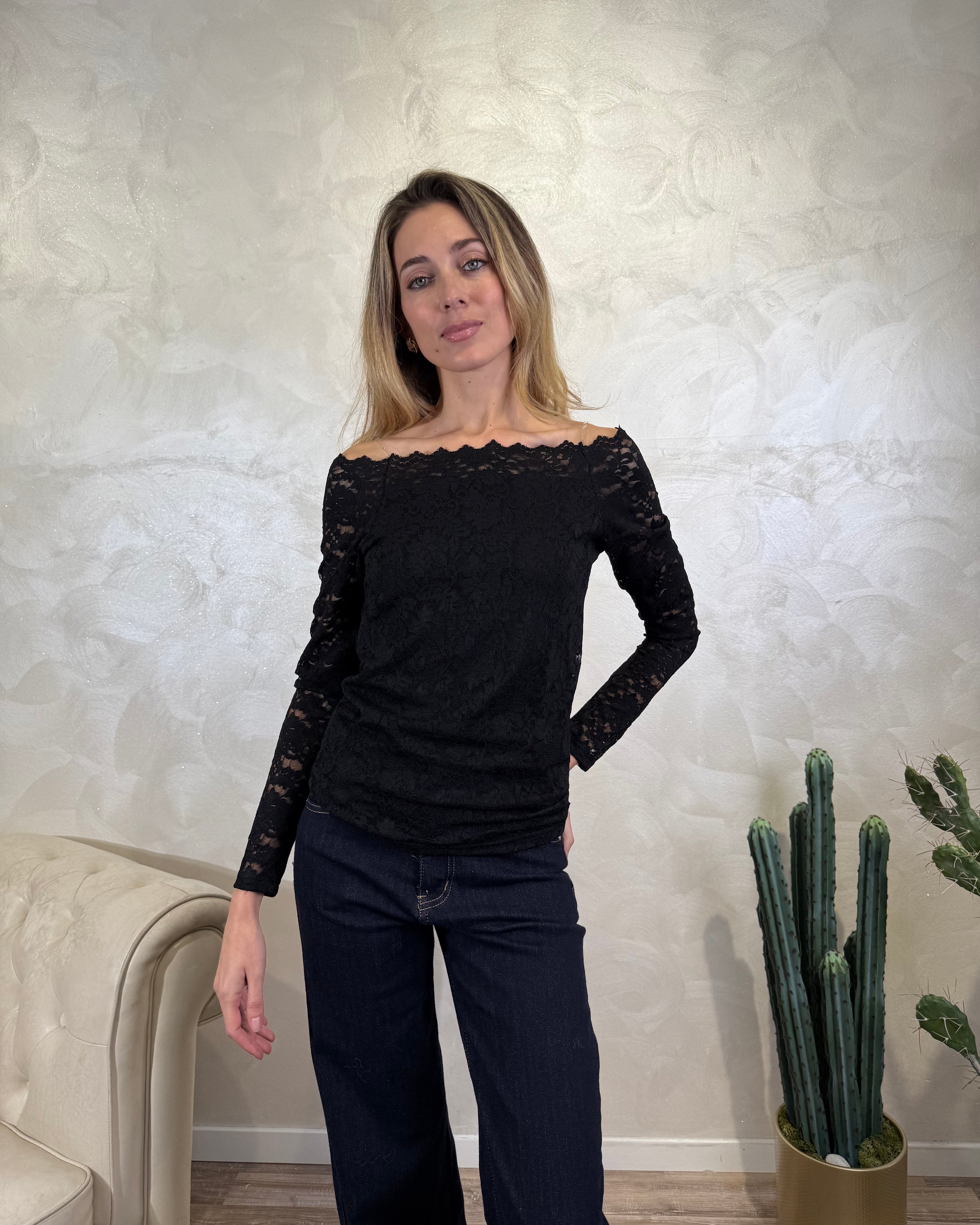 TOP PIZZO SCOLLO AMPIO COL. NERO