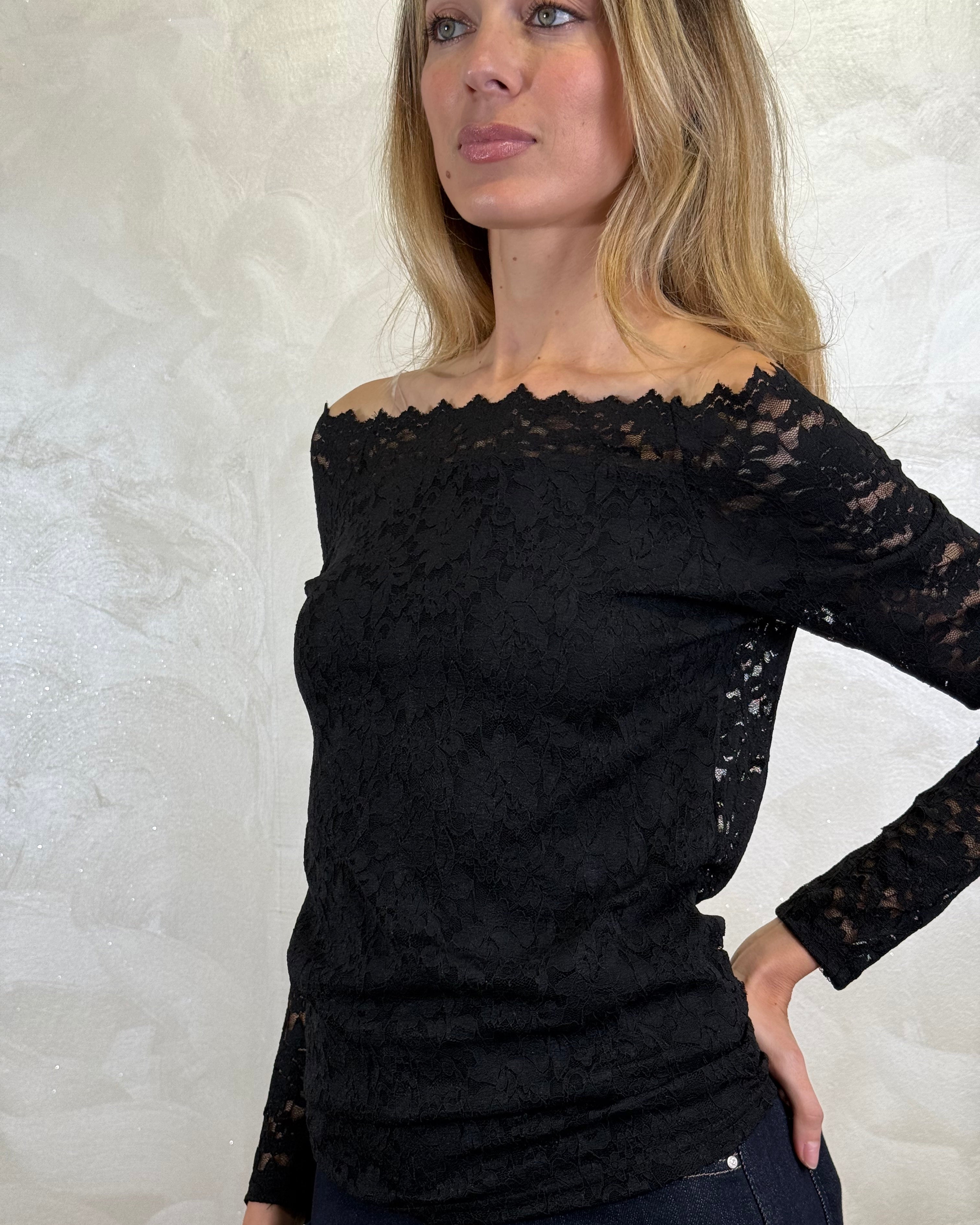 TOP PIZZO SCOLLO AMPIO COL. NERO