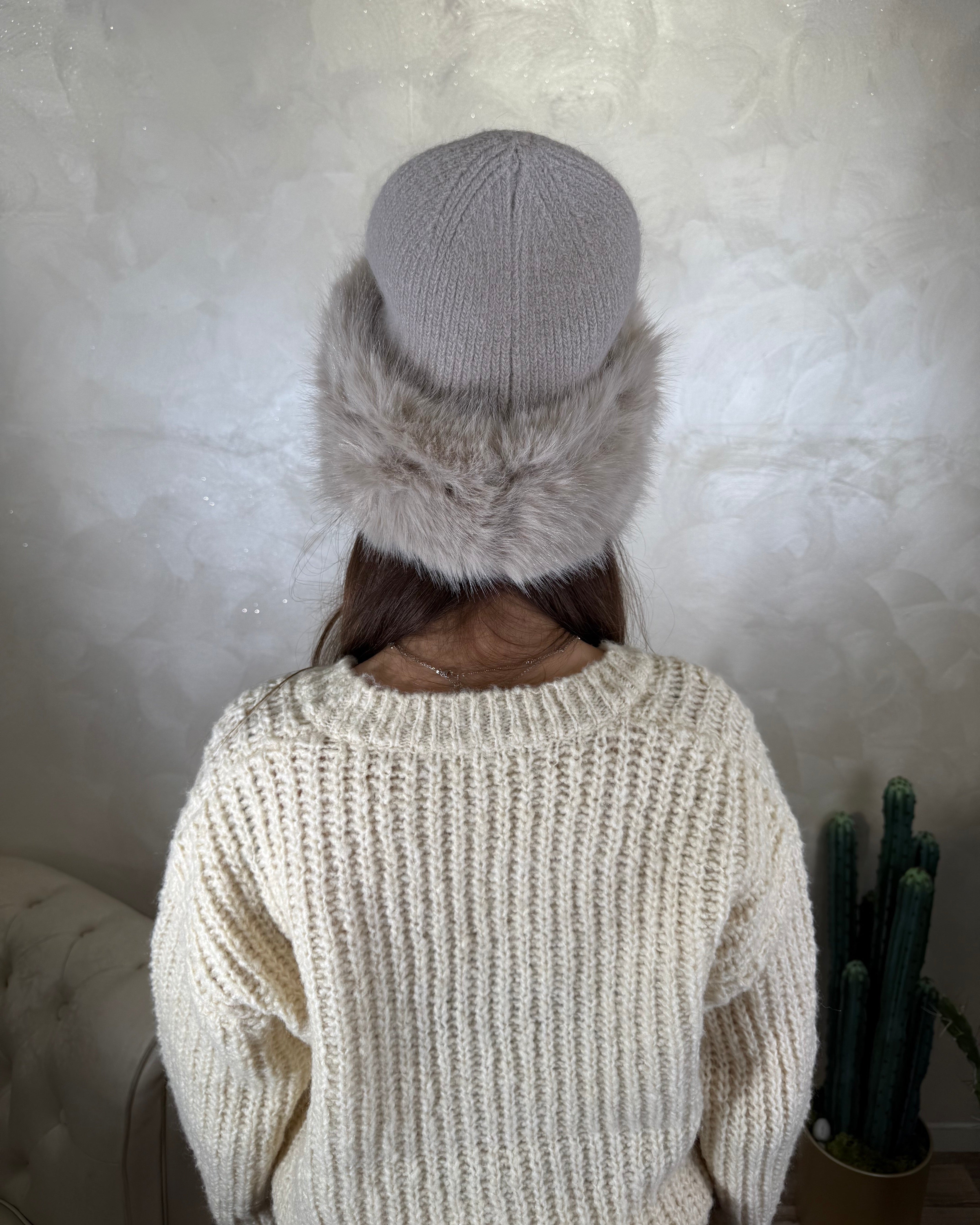 CAPPELLINO CUFFIA CON BORDO ECOPELLICCIA COL. BEIGE