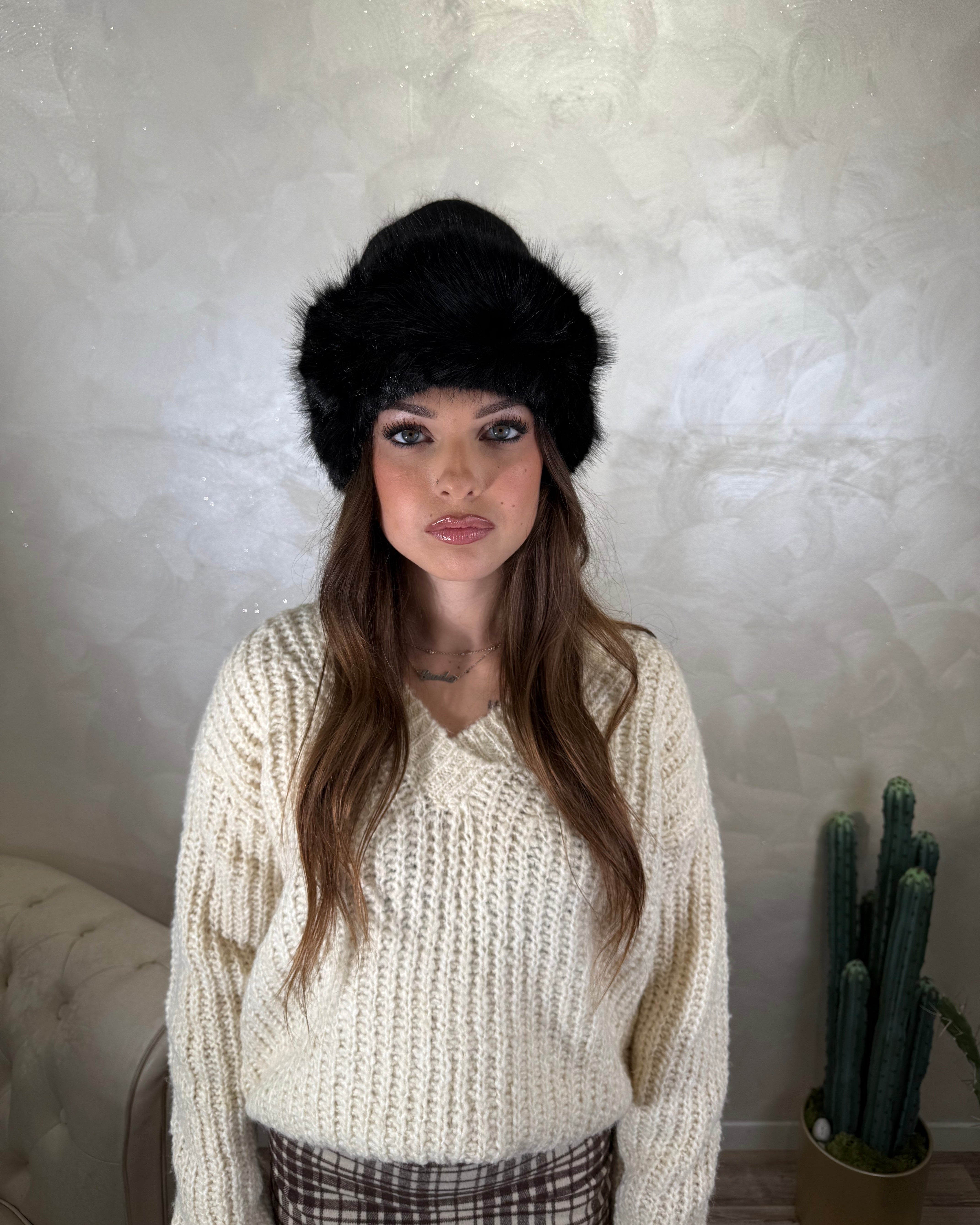 CAPPELLINO CUFFIA CON BORDO ECOPELLICCIA COL. NERO