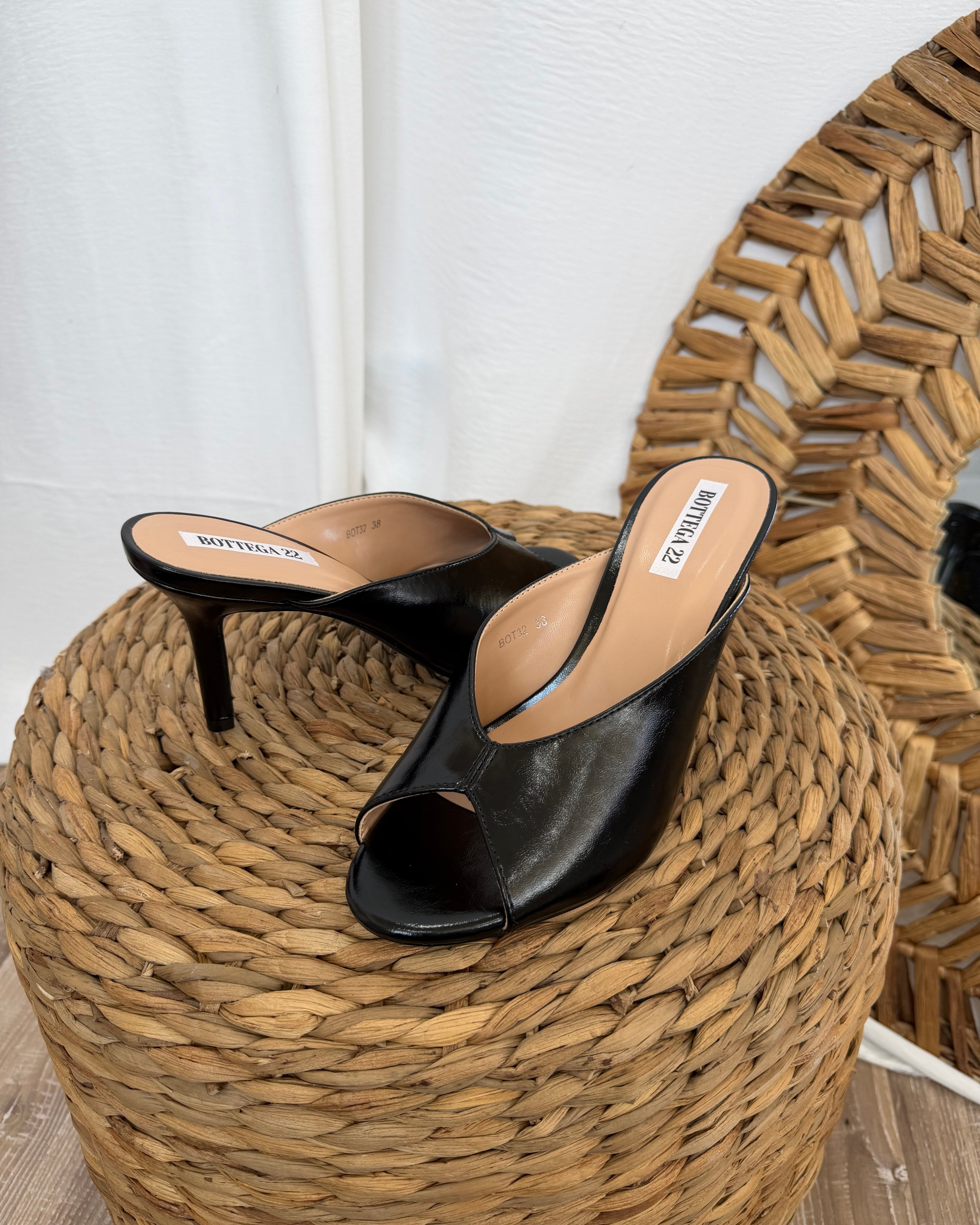 SCARPA MULES DONNA CREMA PUNTA APERTA COL NERO