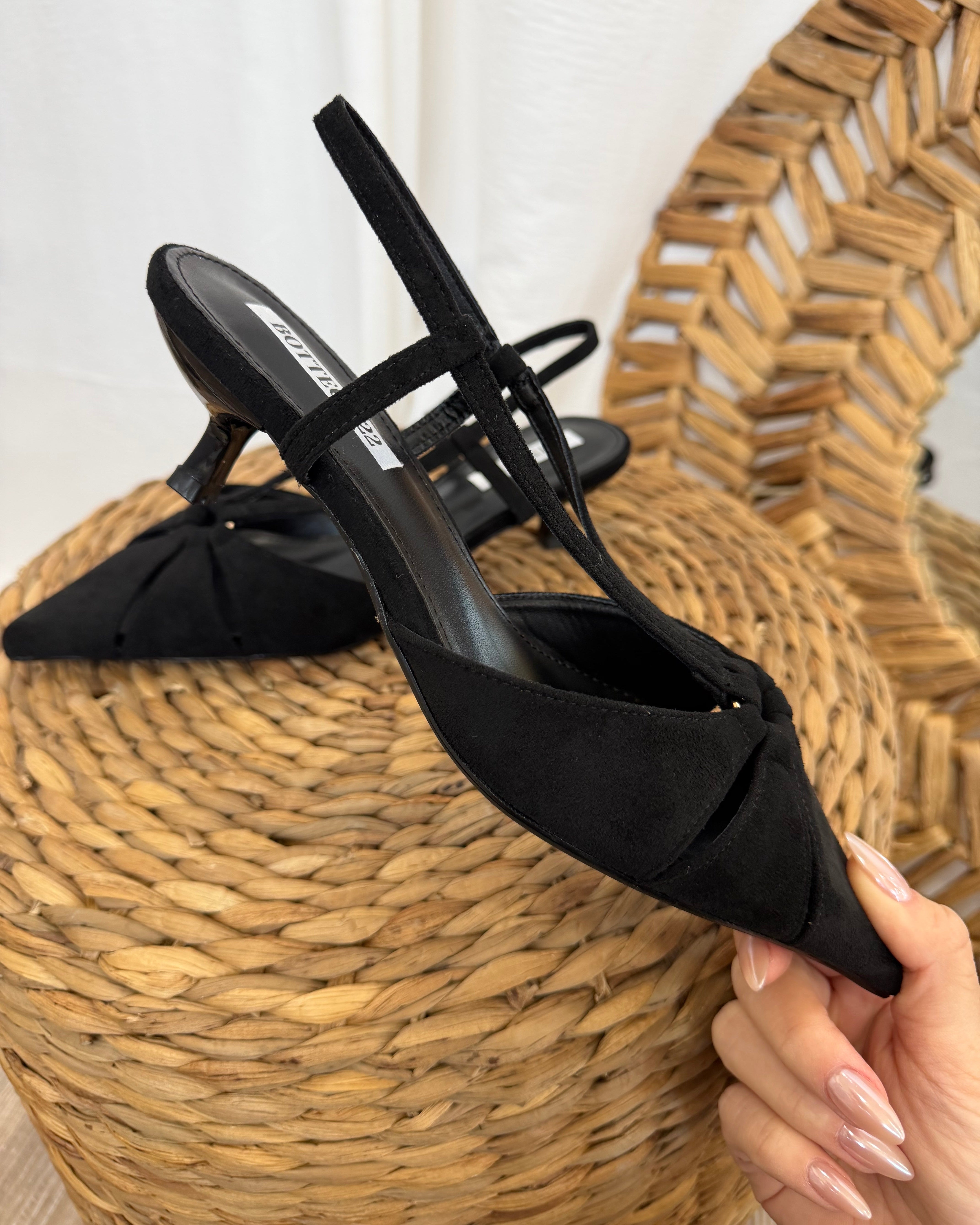 SCARPA SLINGBACK DONNA PUNTA AFFUSOLATA COL NERO