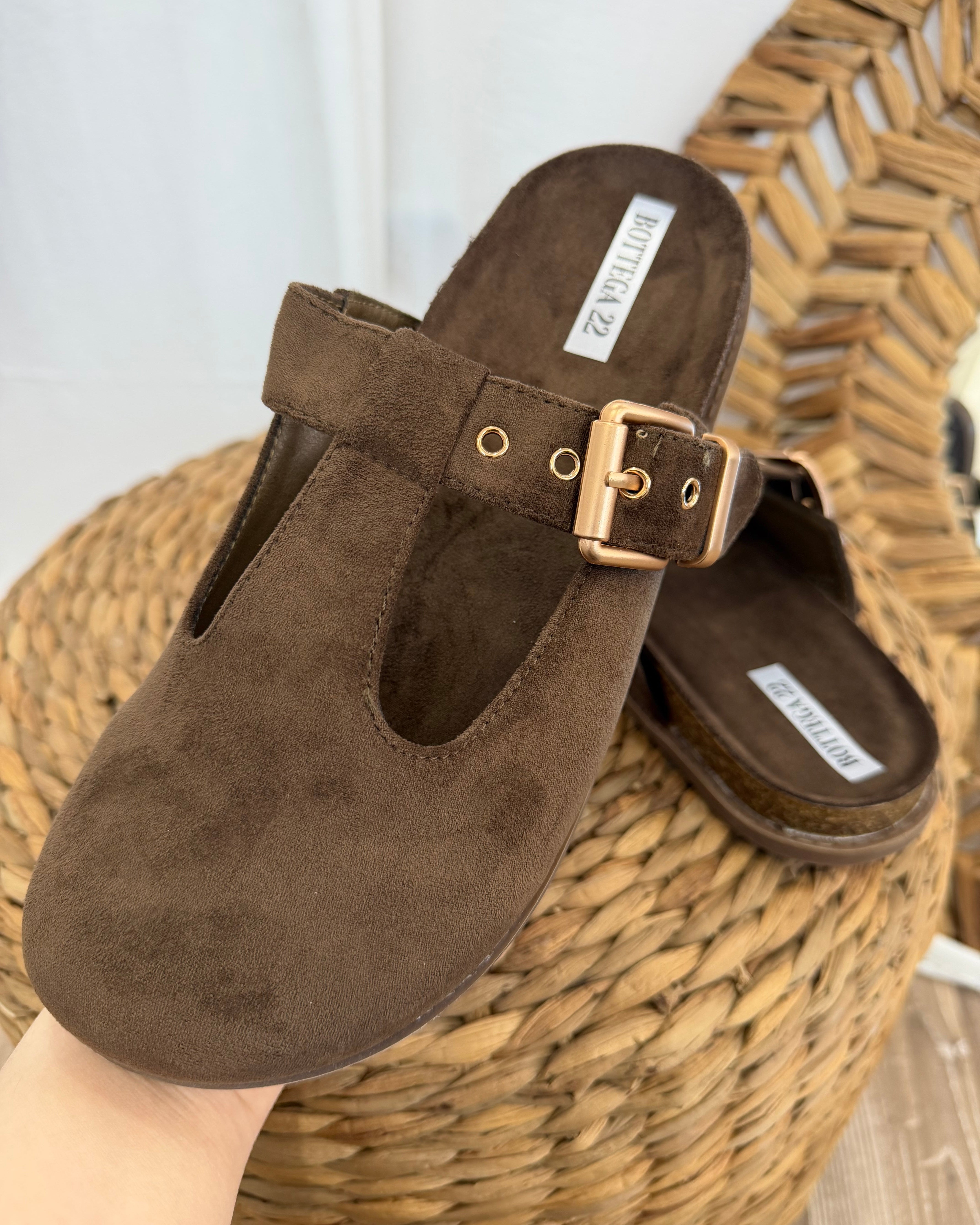 SABOT SCAMOSCIATI T-STRAP CON FIBBIA COL.MORO