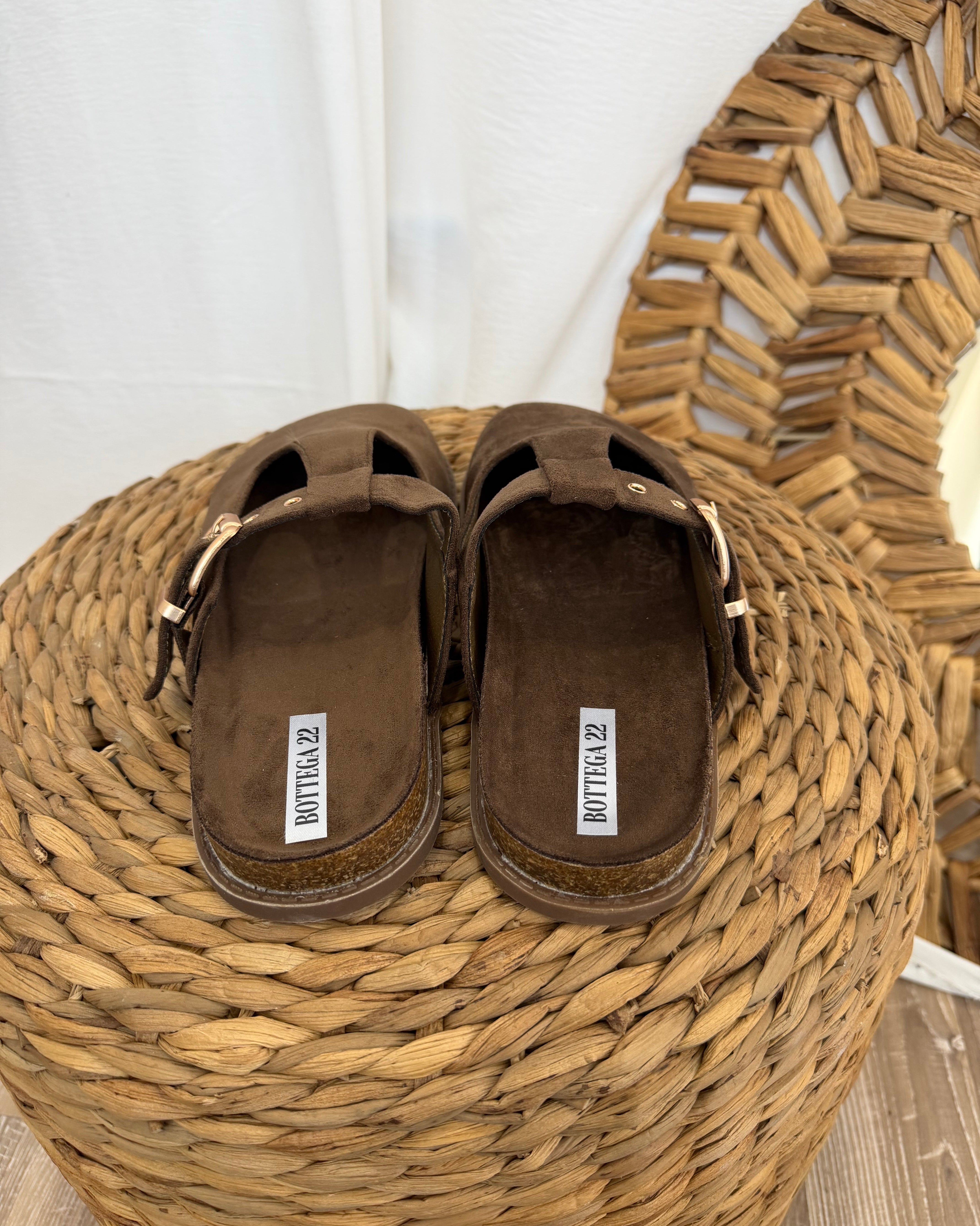 SABOT SCAMOSCIATI T-STRAP CON FIBBIA COL.MORO