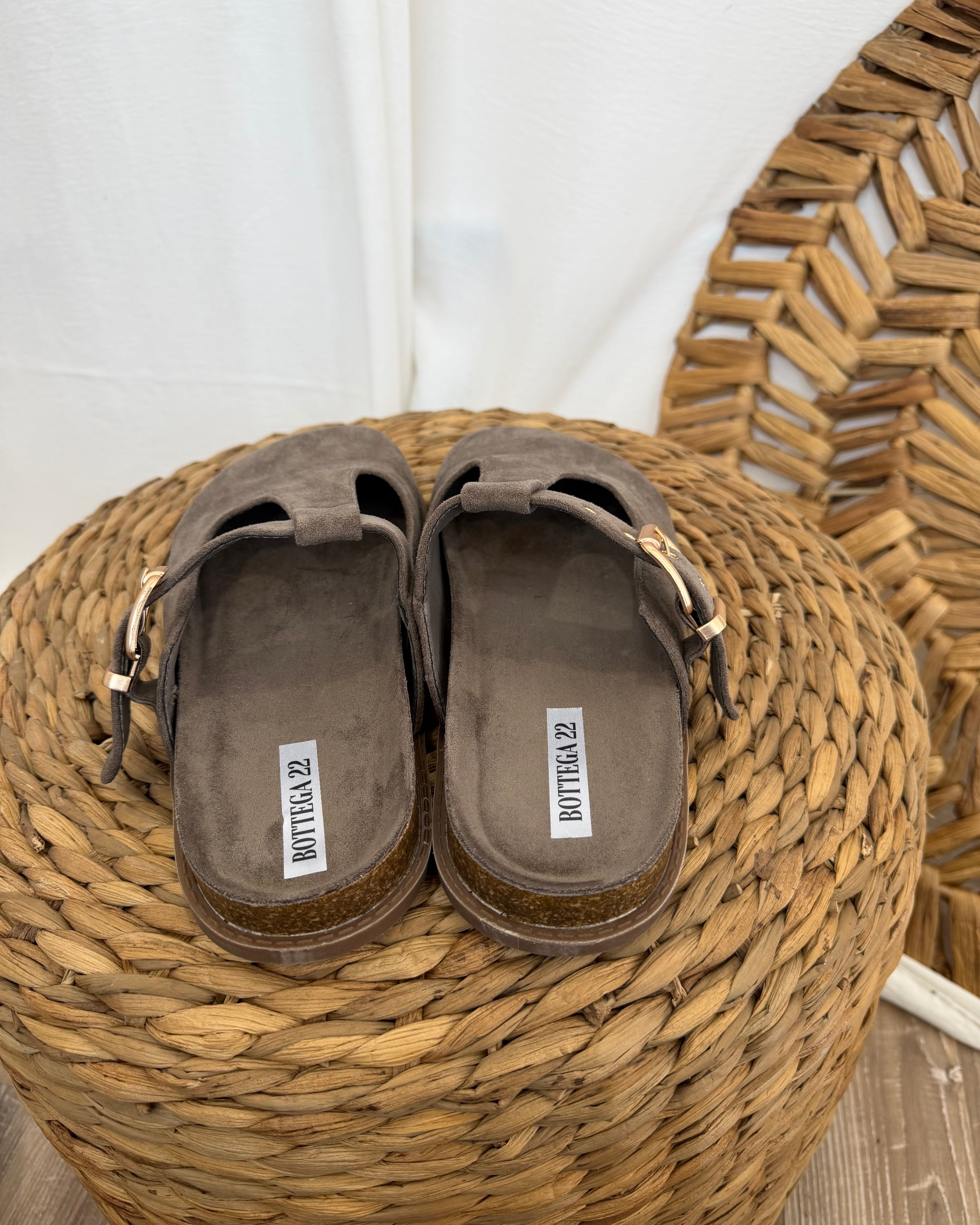 SABOT SCAMOSCIATI T-STRAP CON FIBBIA COL.TAUPE