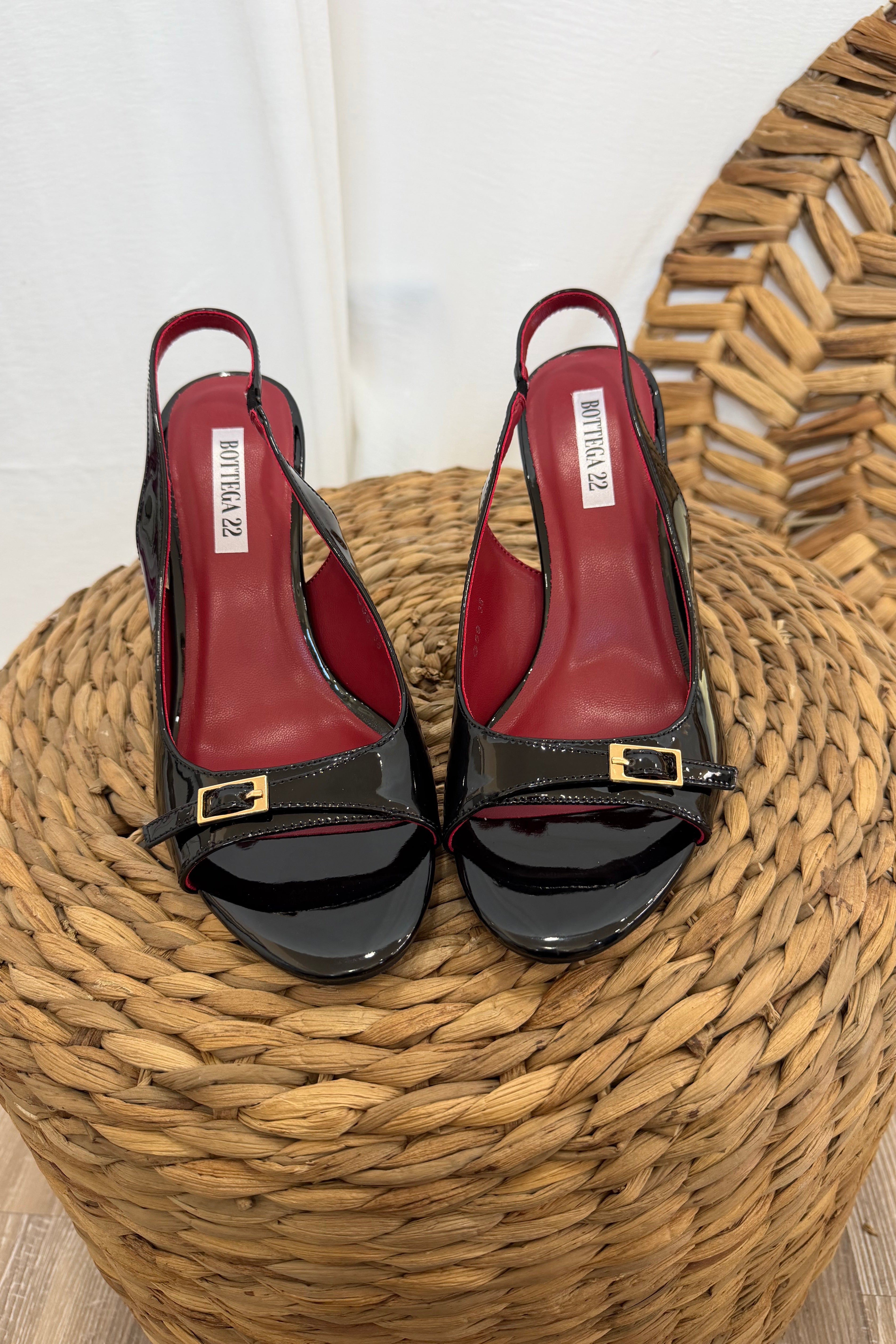 SLINGBACK LUCIDA CON FIBBIA DORATA COL.NERO