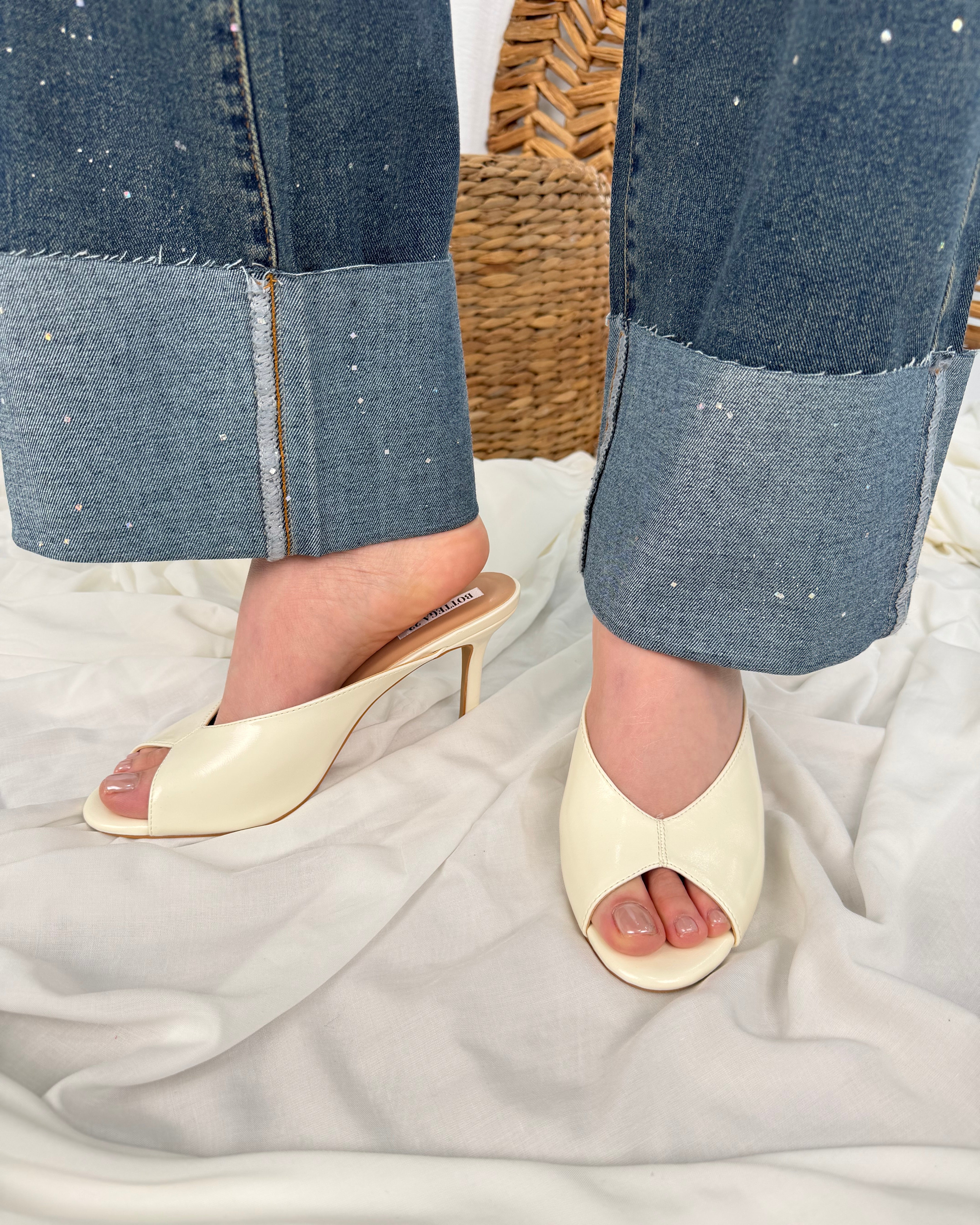 SCARPA MULES DONNA CREMA PUNTA APERTA COL BIANCO