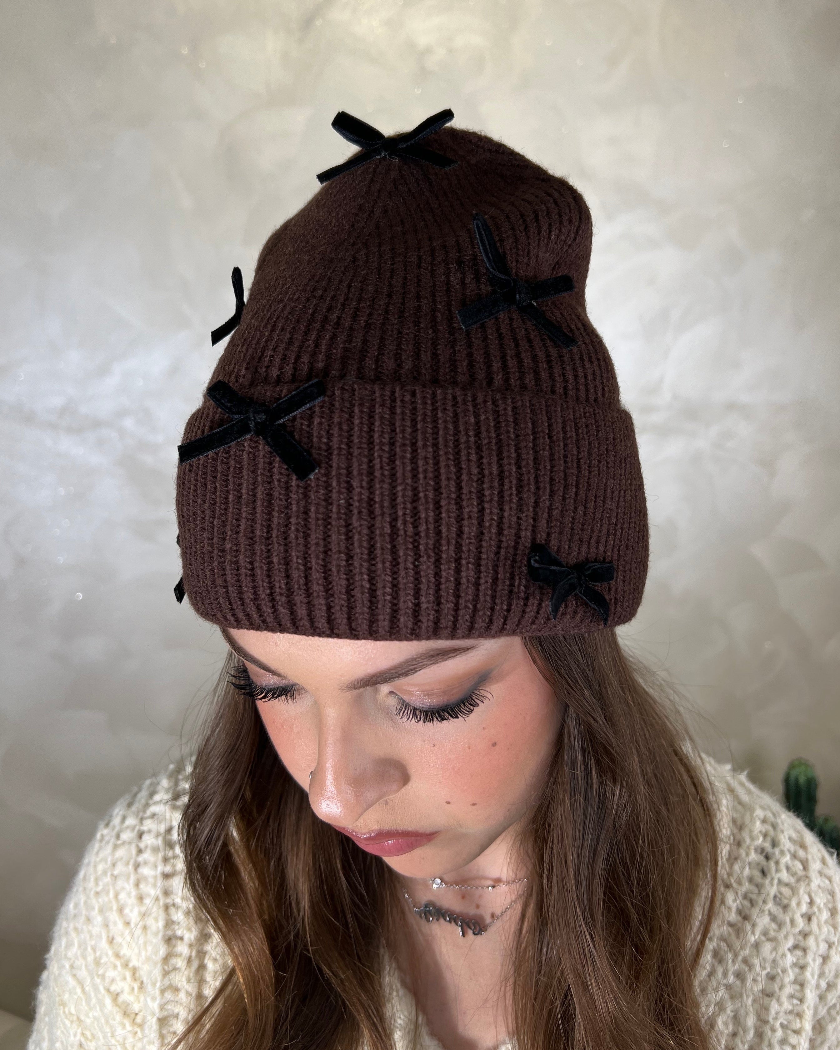 CAPPELLO CUFFIA CON FIOCCHETTI COL. MORO