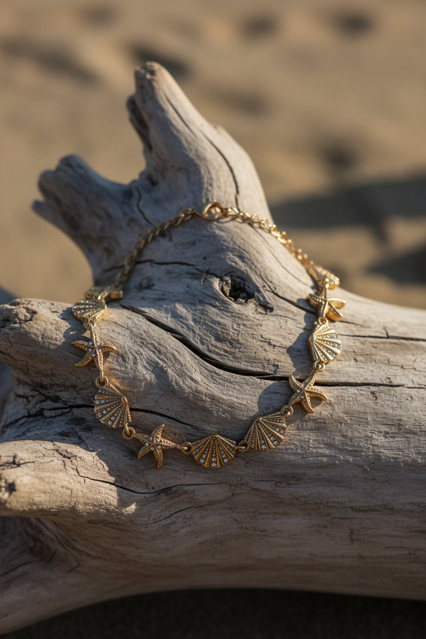 BRACCIALETTO COLOR ORO CON STELLE MARINE E CONCHIGLIE CON PICCOLI PUNTI LUCE