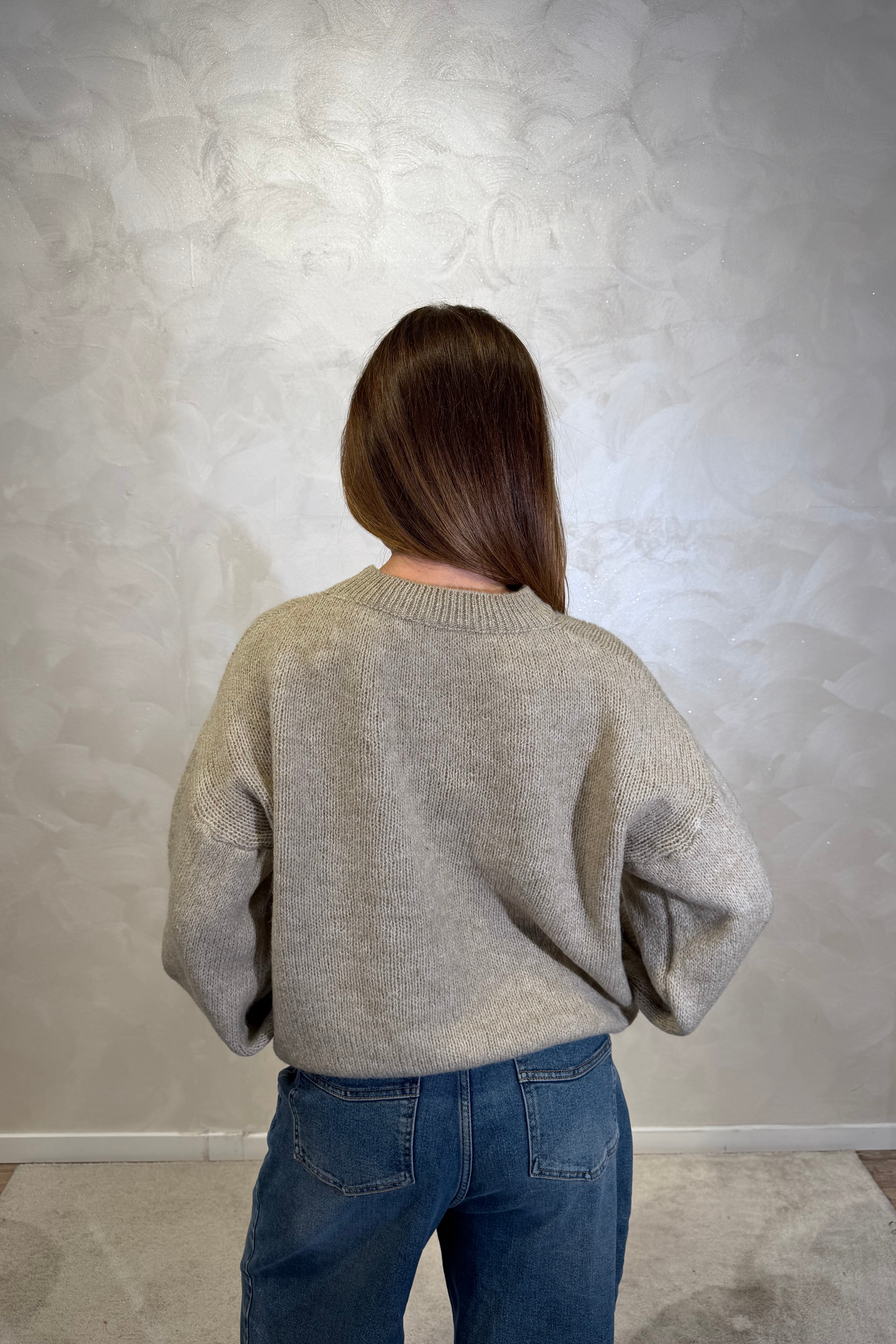 MAGLIONE CON RICAMO "NON MI DOVETE STRESSARE" COL. SABBIA