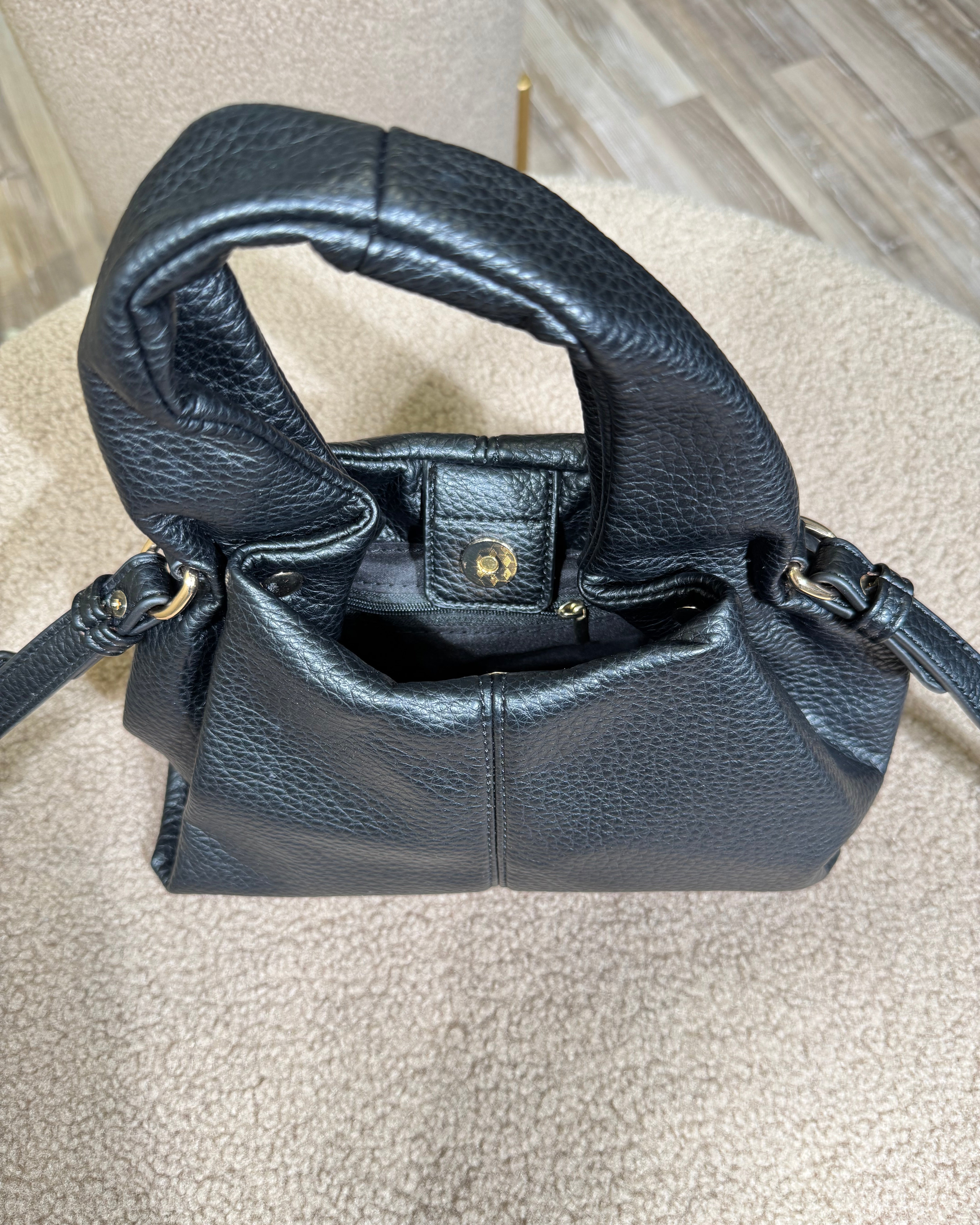 BORSA STRUTTURATA IN ECOPELLE CON DETTAGLI DORATI COL.NERO