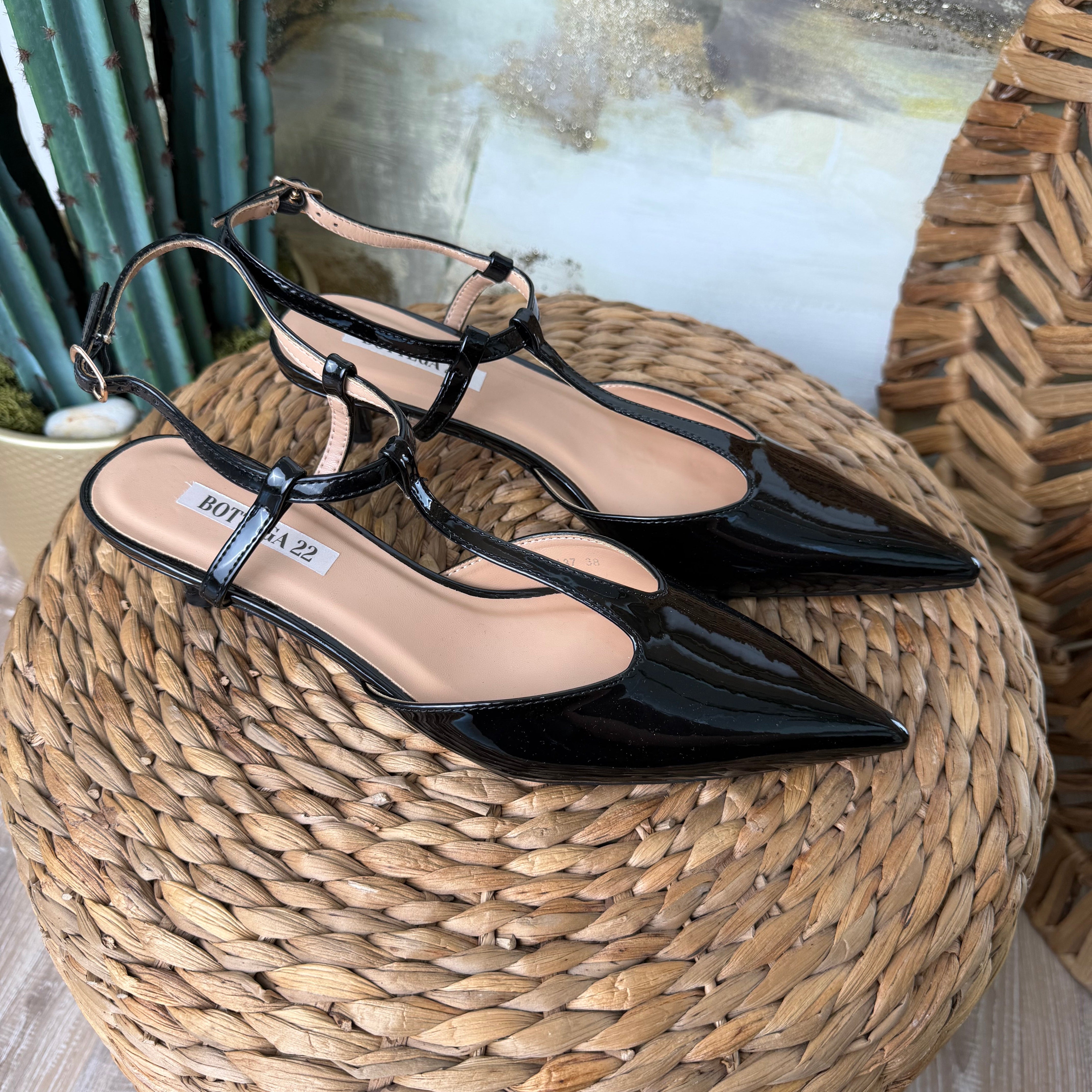 SLINGBACK VERNICE CON PUNTA AFFUSOLATA COL. NERO
