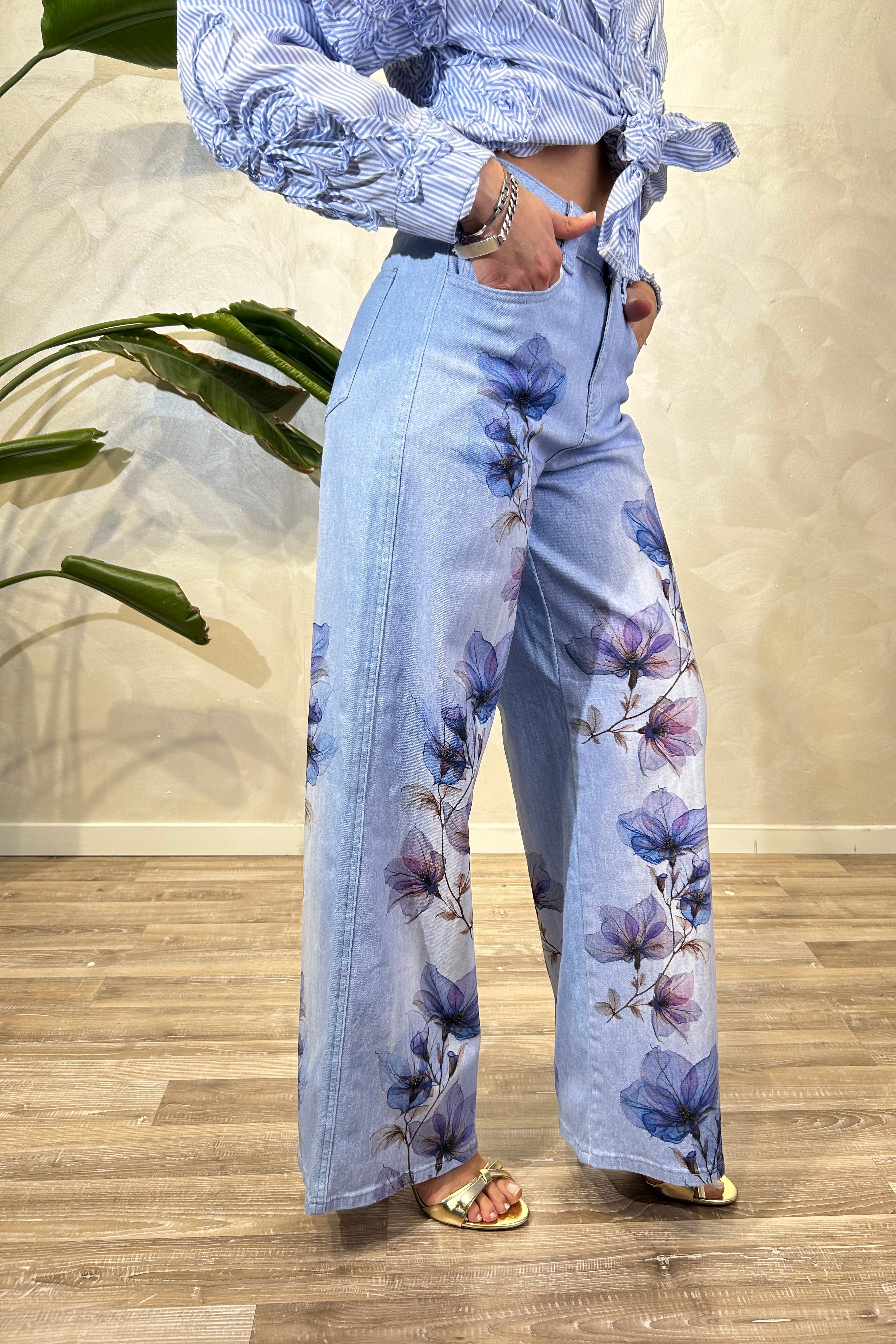 JEANS A PALAZZO CON STAMPA FLOREALE COL. DENIM CHIARO
