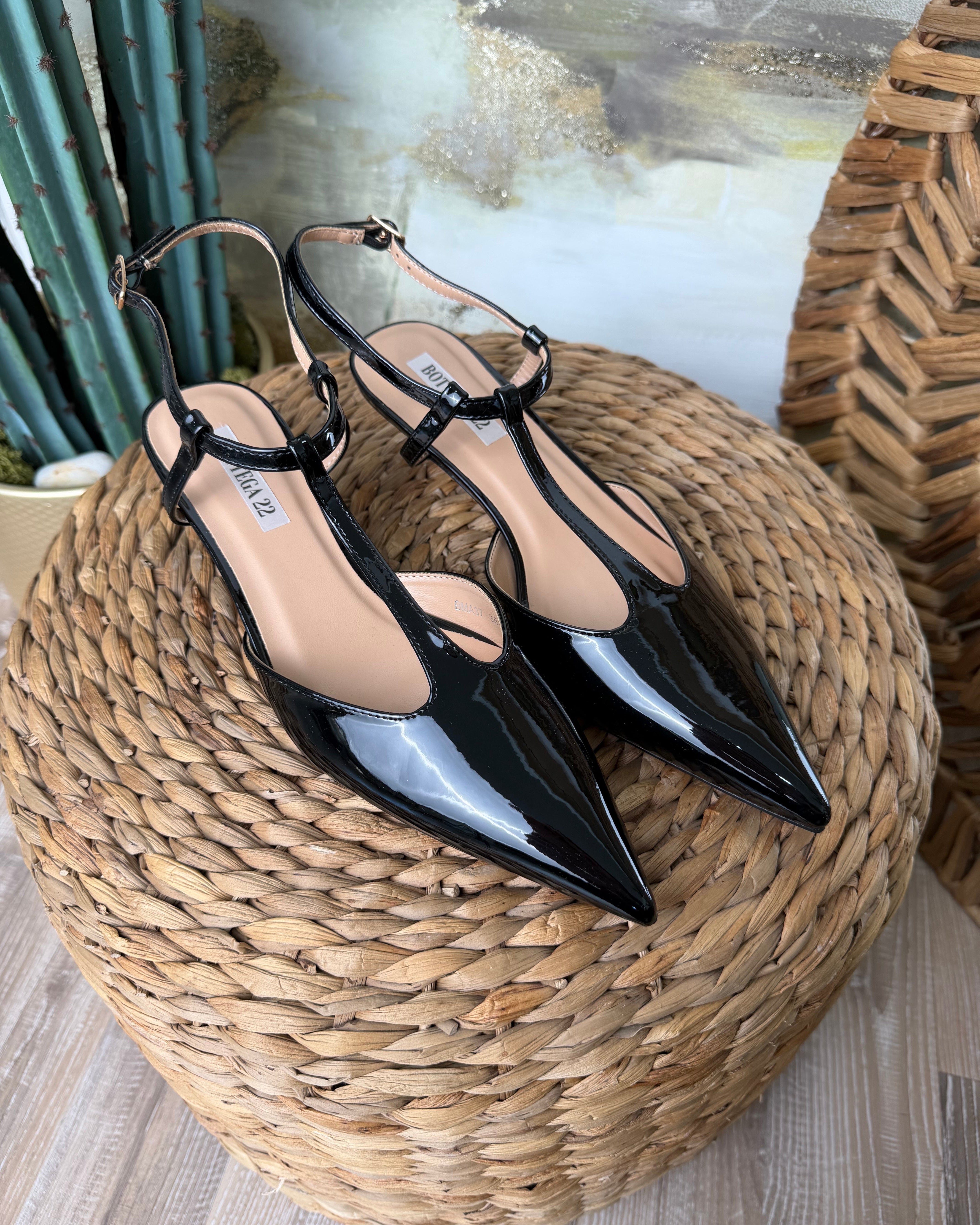SLINGBACK VERNICE CON PUNTA AFFUSOLATA COL. NERO