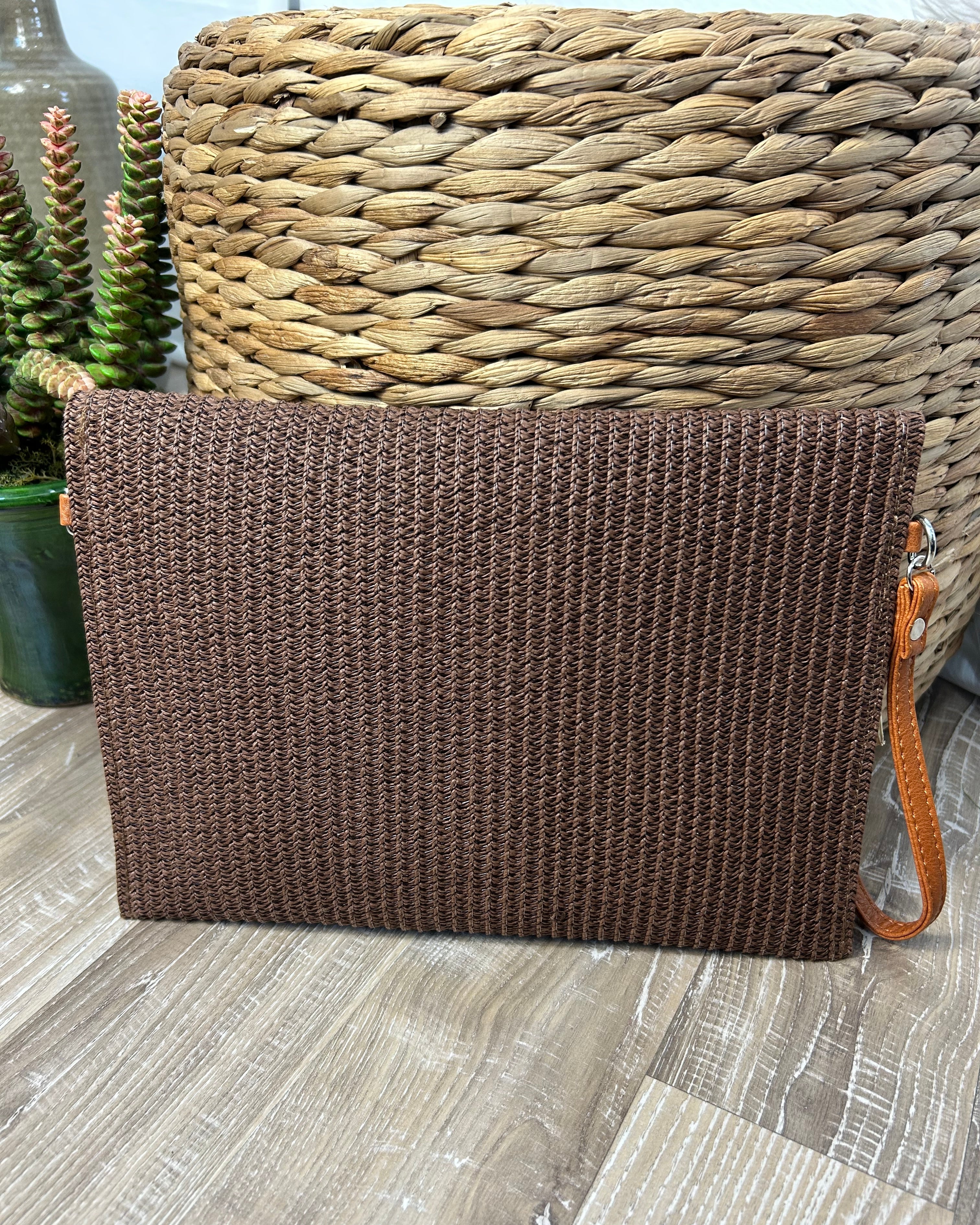 POCHETTE RAFIA FRANGE CON LACCIO ECOPELLE PER POLSO E TRACOLLA COL. MORO
