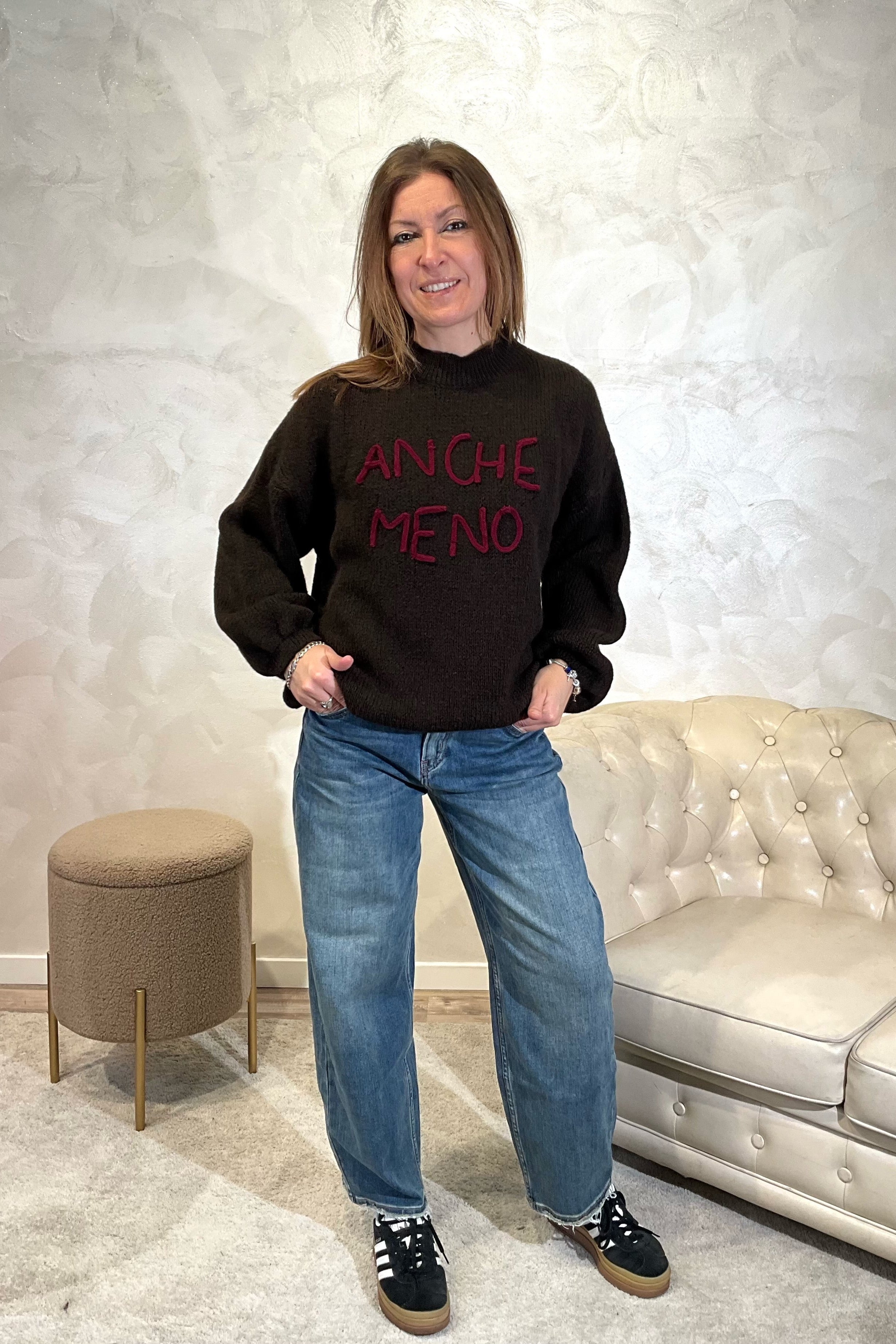 MAGLIONE CON RICAMO "ANCHE MENO" COL. MORO