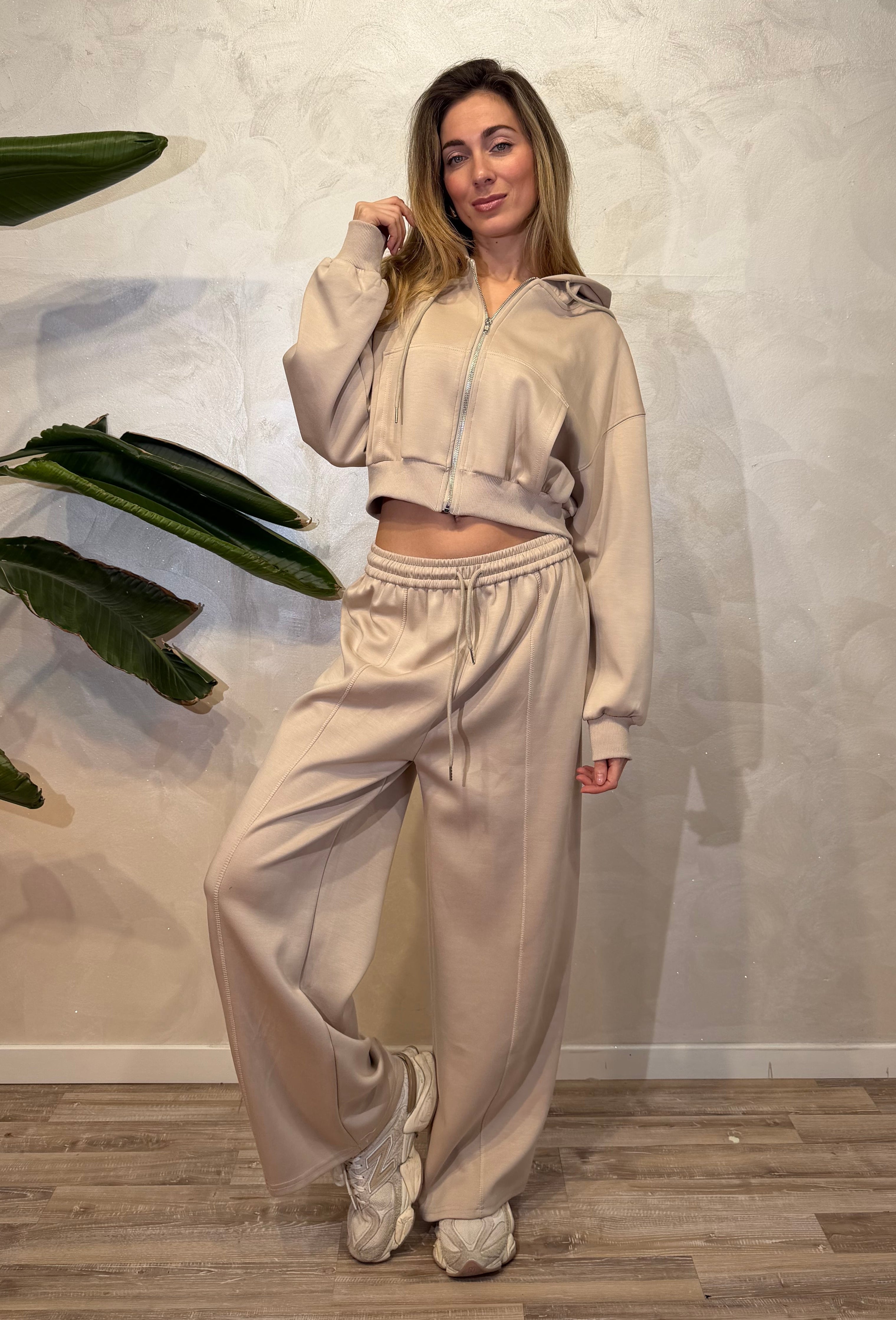 COMPLETO FELPA CON CAPPUCCIO E PANTALONI COL. SABBIA