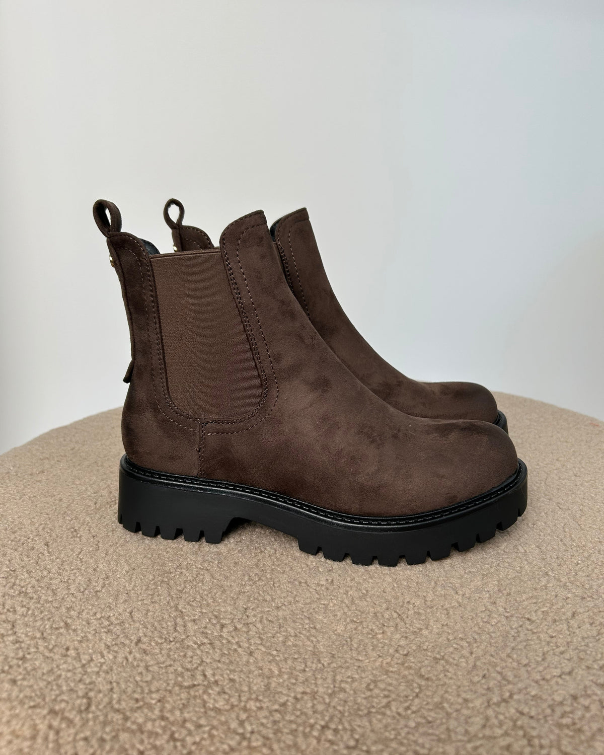 STIVALETTO CHELSEA BOOT CON SUOLA CARRARMATO COL. MOKA