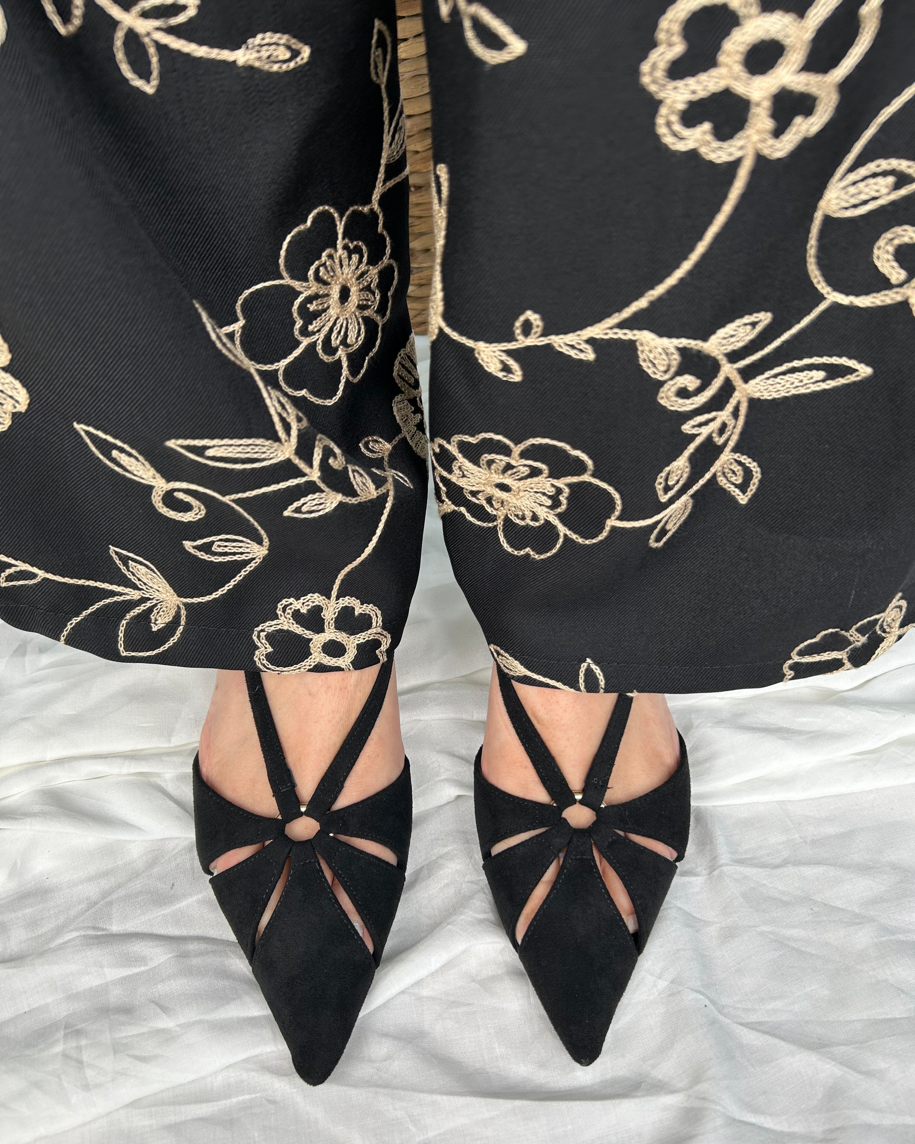 SCARPA SLINGBACK DONNA PUNTA AFFUSOLATA COL NERO