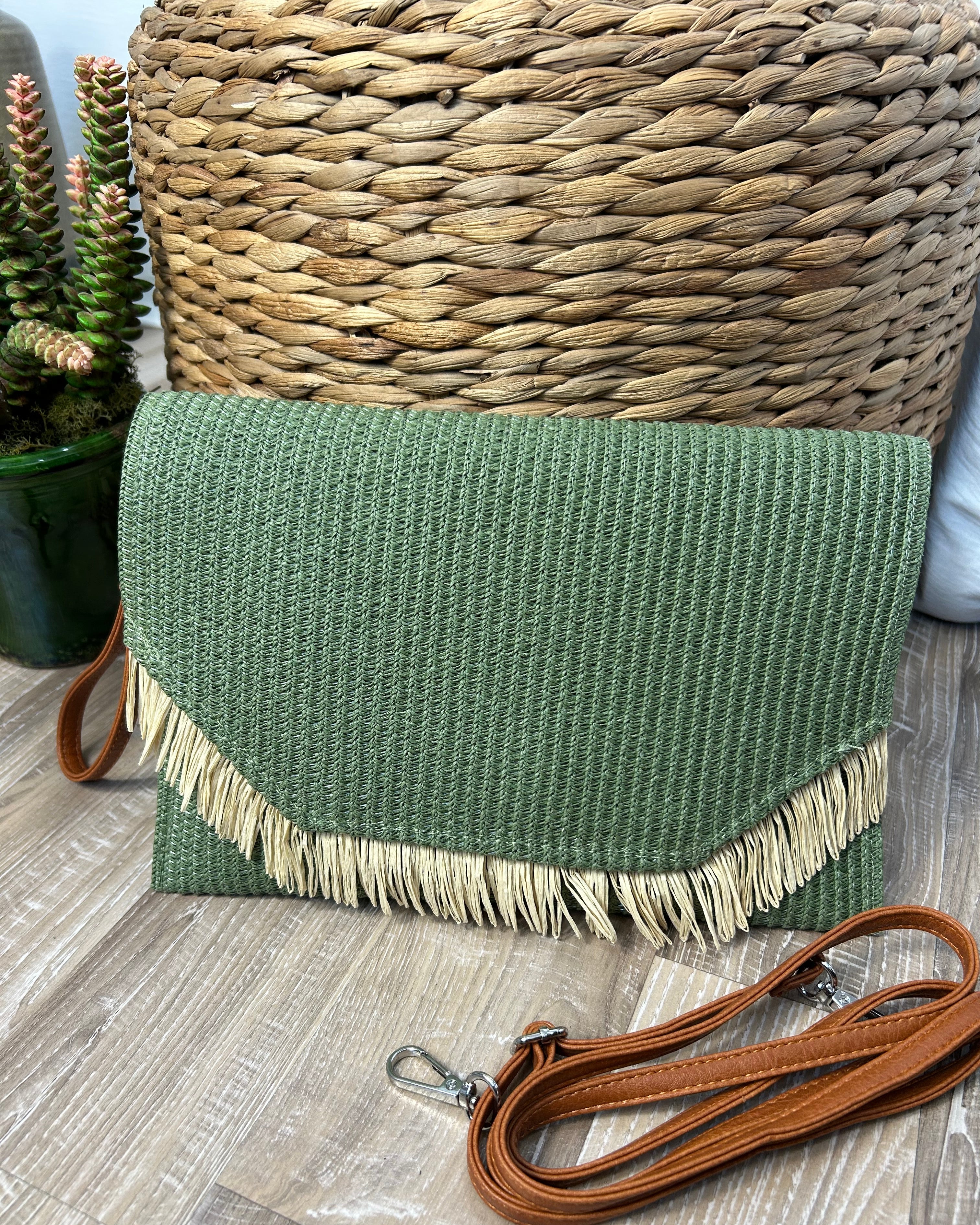 POCHETTE RAFIA FRANGE CON LACCIO ECOPELLE PER POLSO E TRACOLLA COL. SALVIA