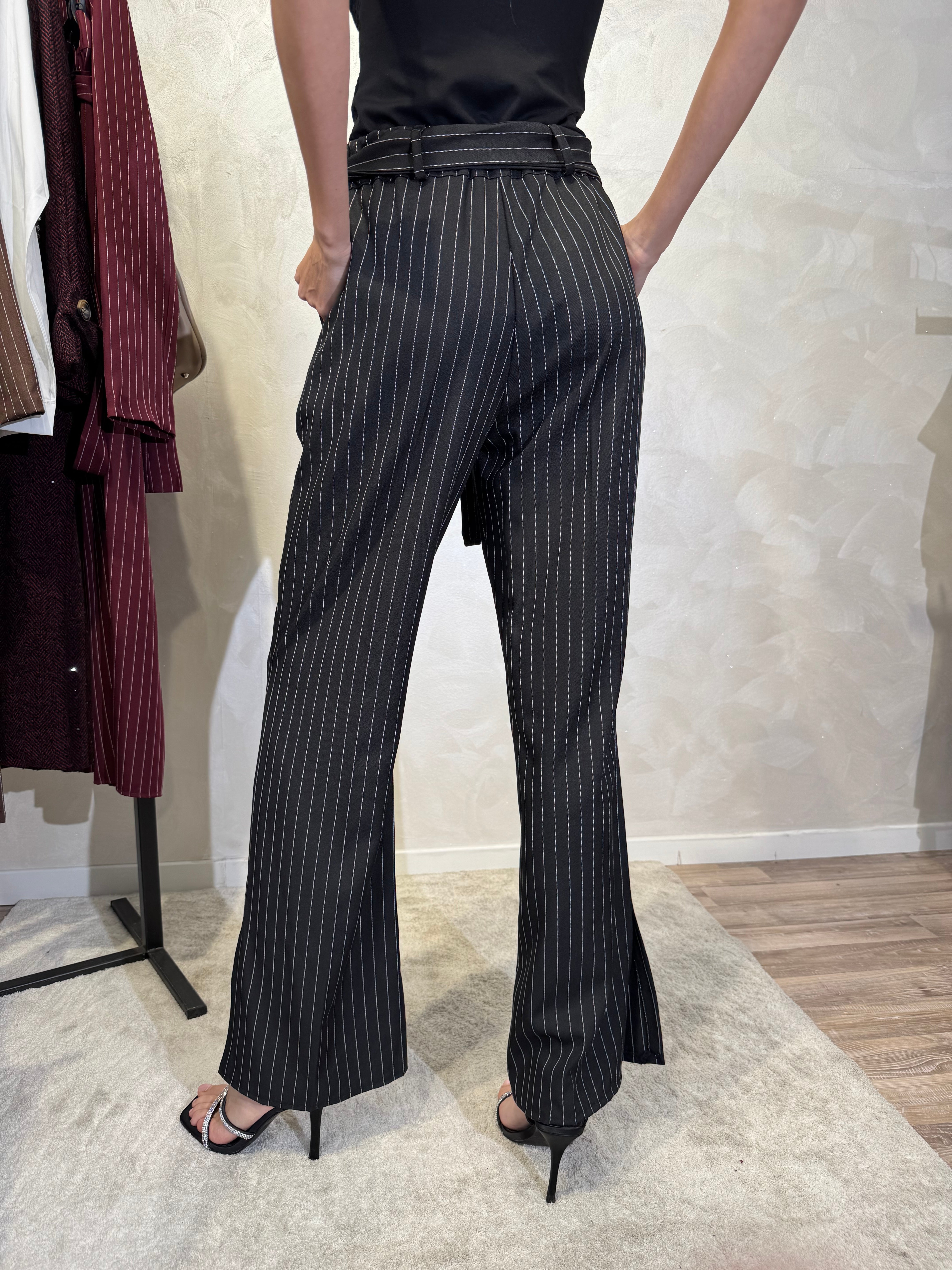 COMPLETO GESSATO CONTEMPORANEO COL. NERO