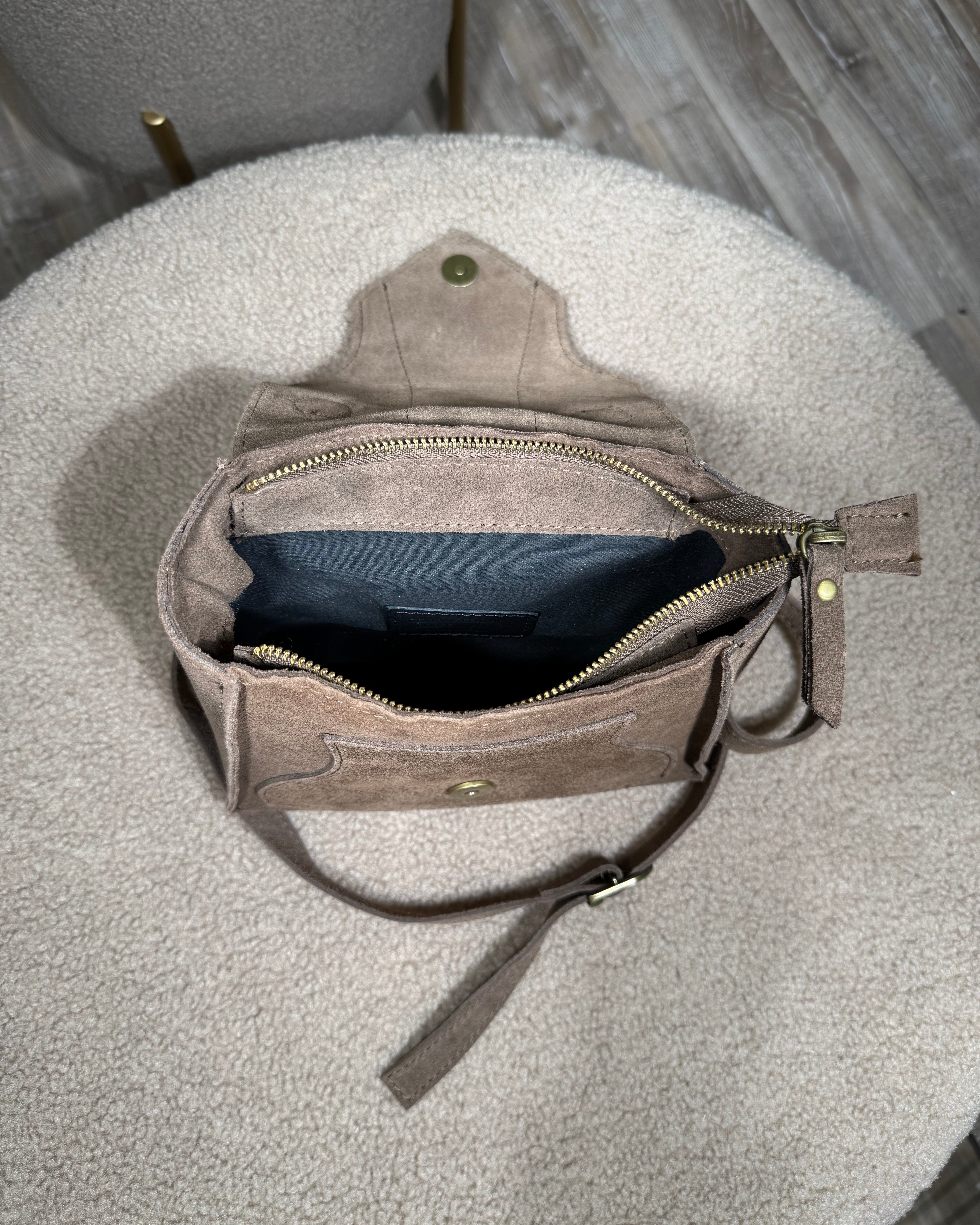 BORSA IN CAMOSCIO CON PANNELLI GEOMETRICI COL.FANGO