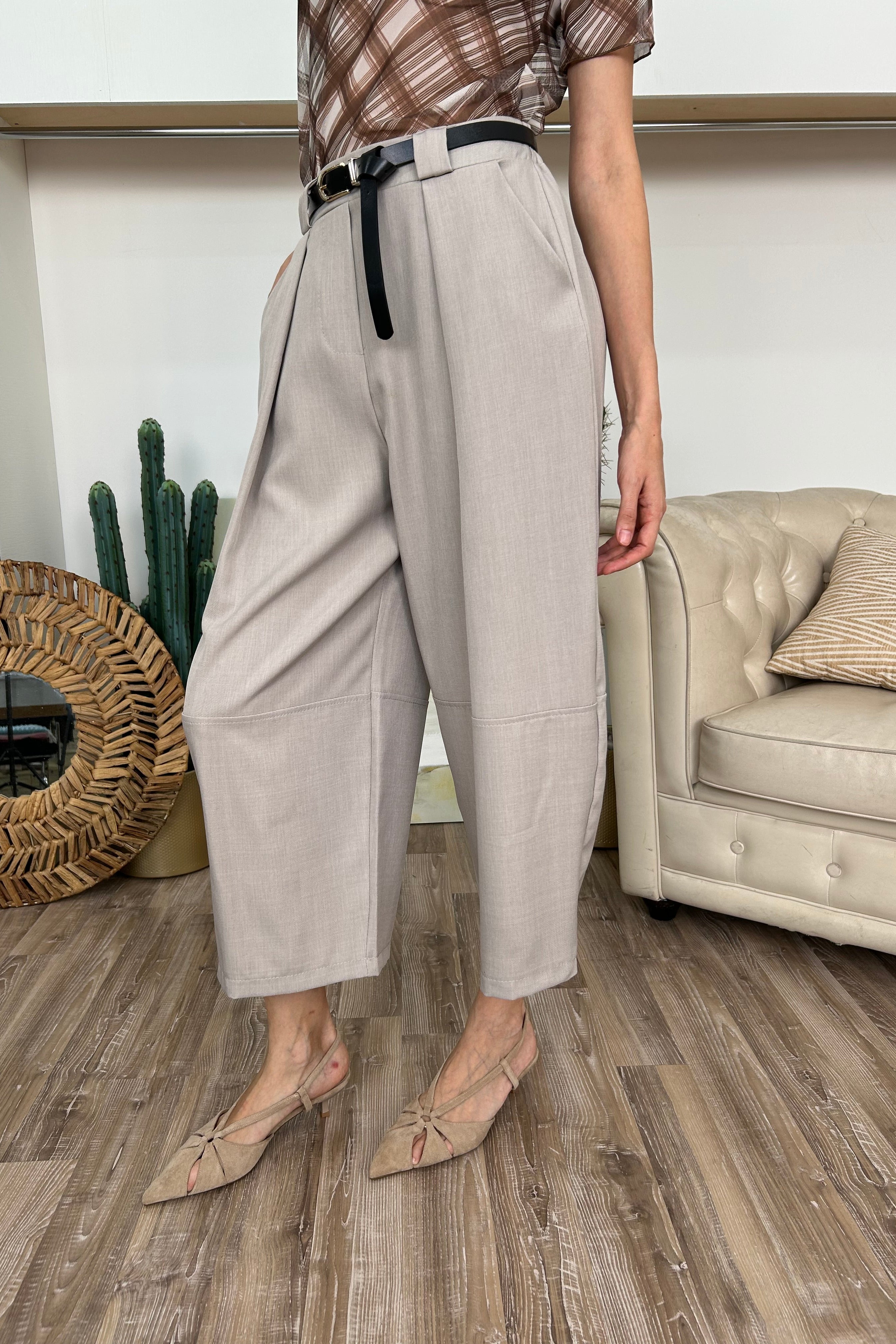 PANTALONE OVETTO TRE QUARTI CON DETTAGLIO CUCITURA COL. TORTORA