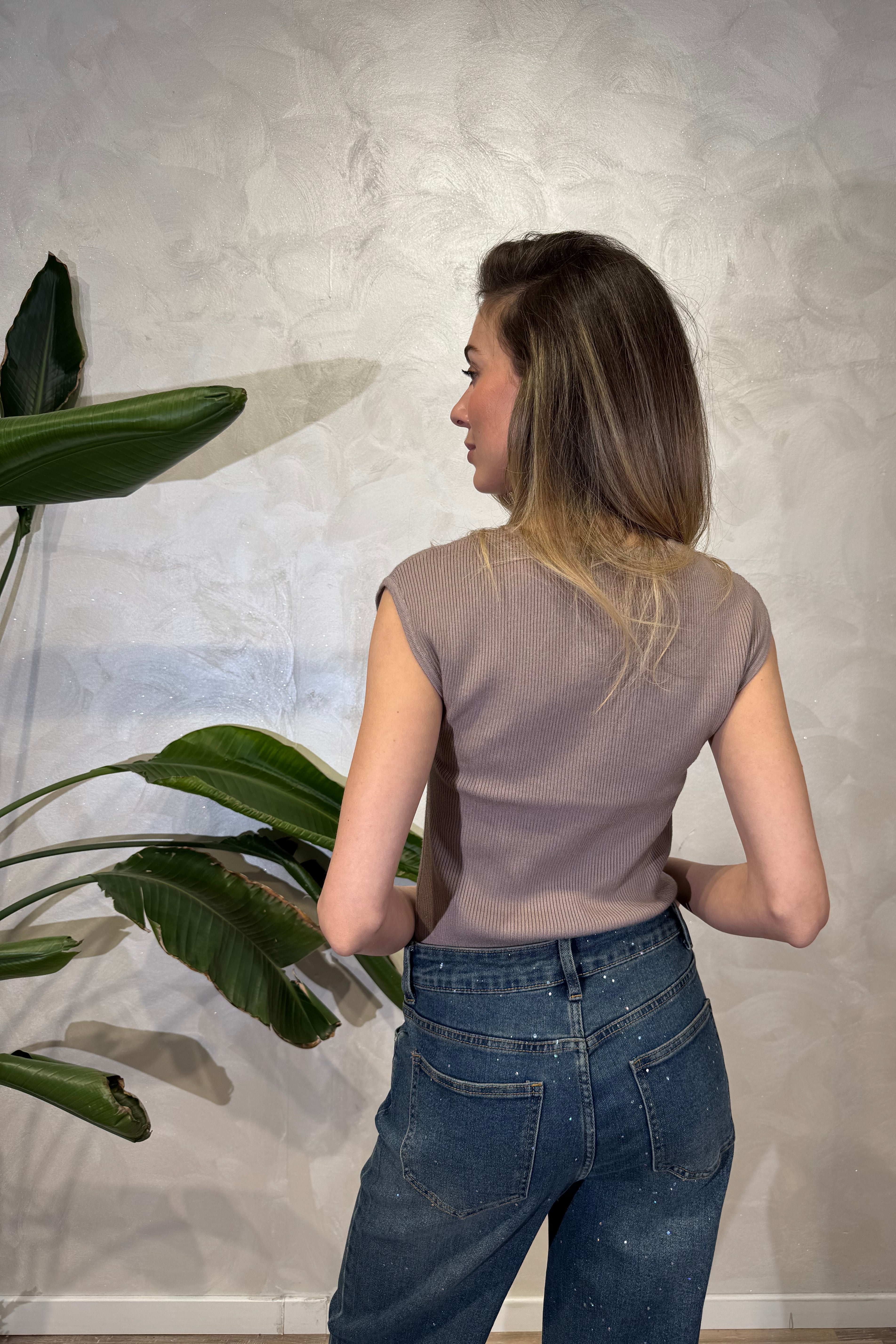 TOP COSTINA CON APPLICAZIONI FLOREALI COL TORTORA