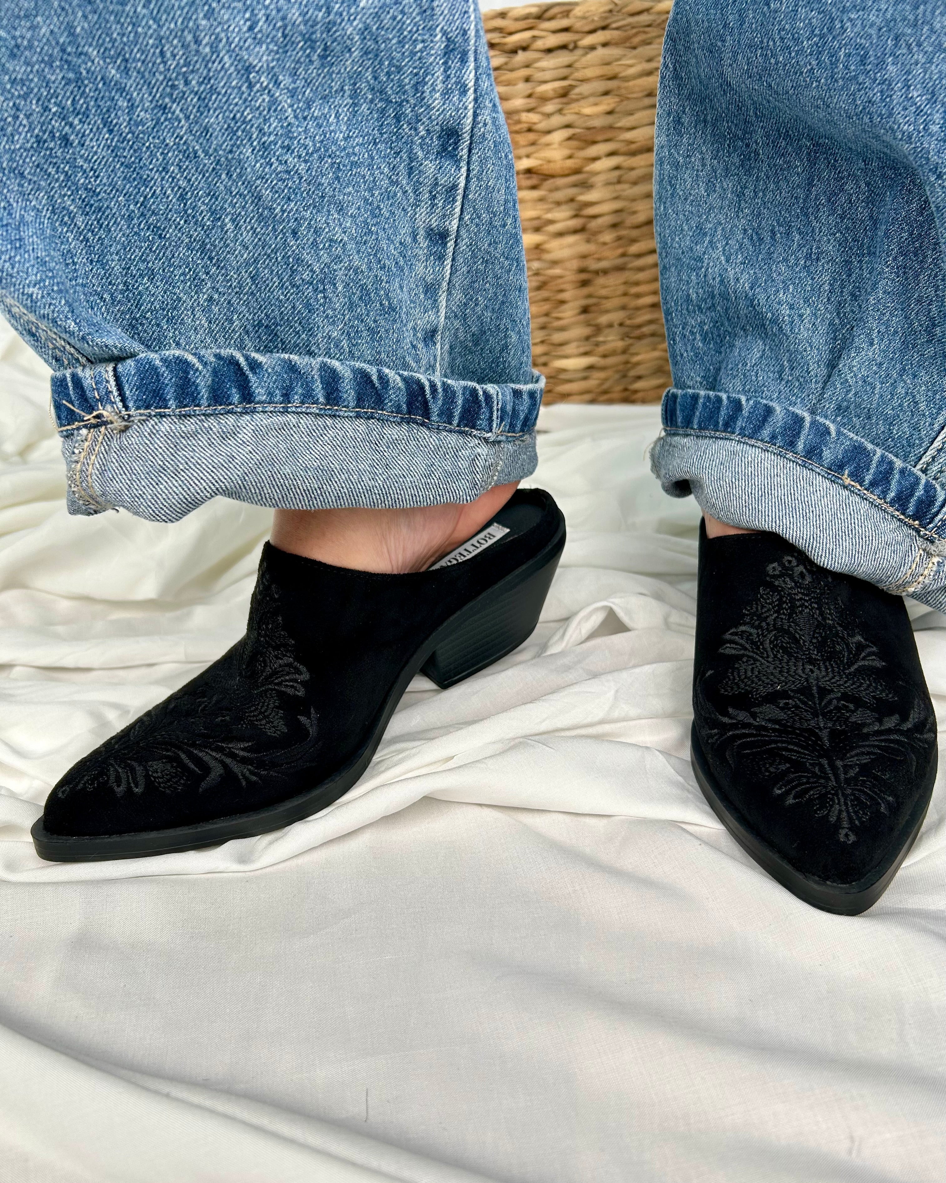 SCARPA SABOT DONNA SCAMOSCIATI RICAMATI COL NERO