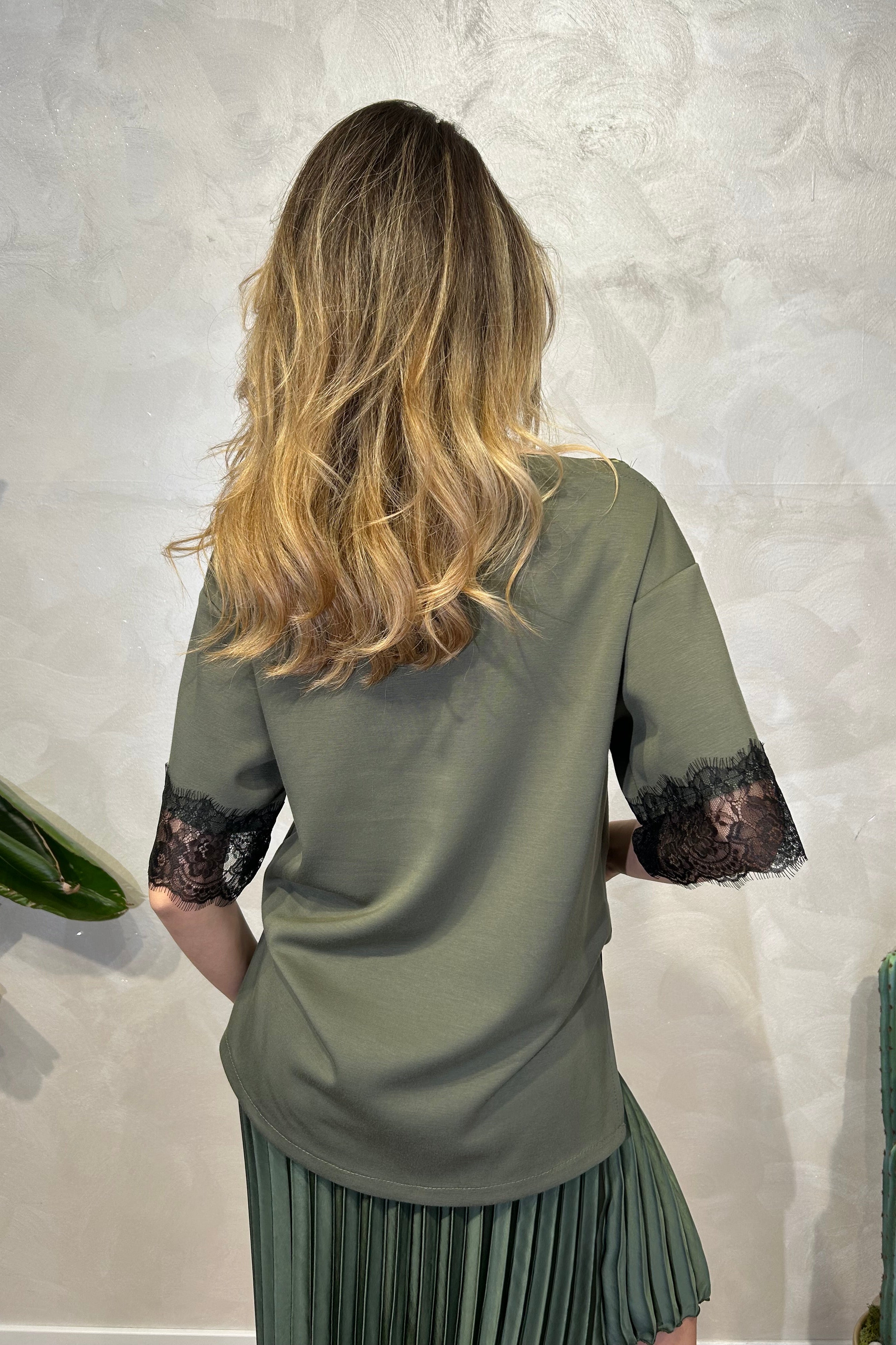 BLUSA CON MANICHE E PIZZO IN CONTRASTO COL. VERDE