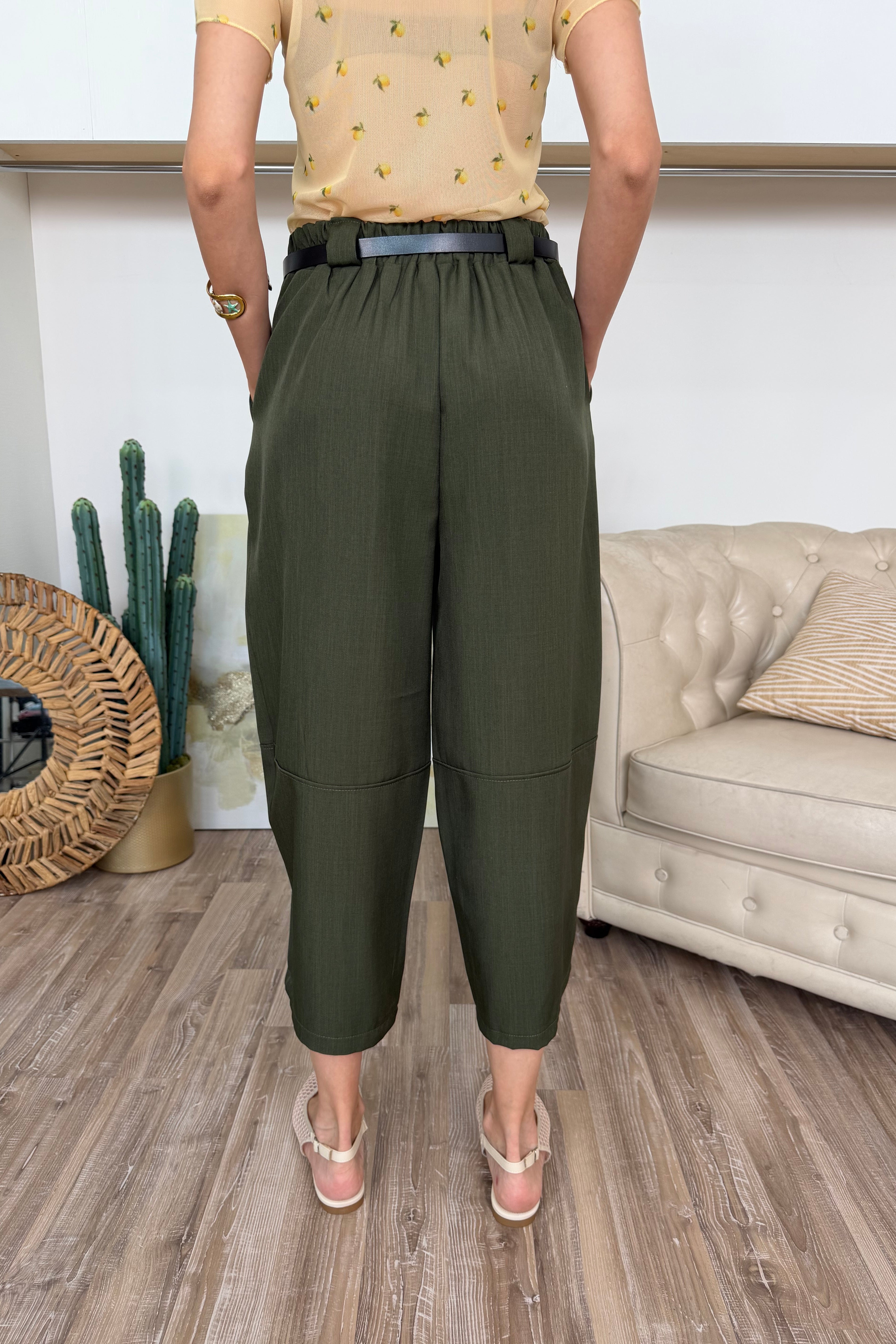 PANTALONE OVETTO TRE QUARTI CON DETTAGLIO CUCITURA COL. VERDE