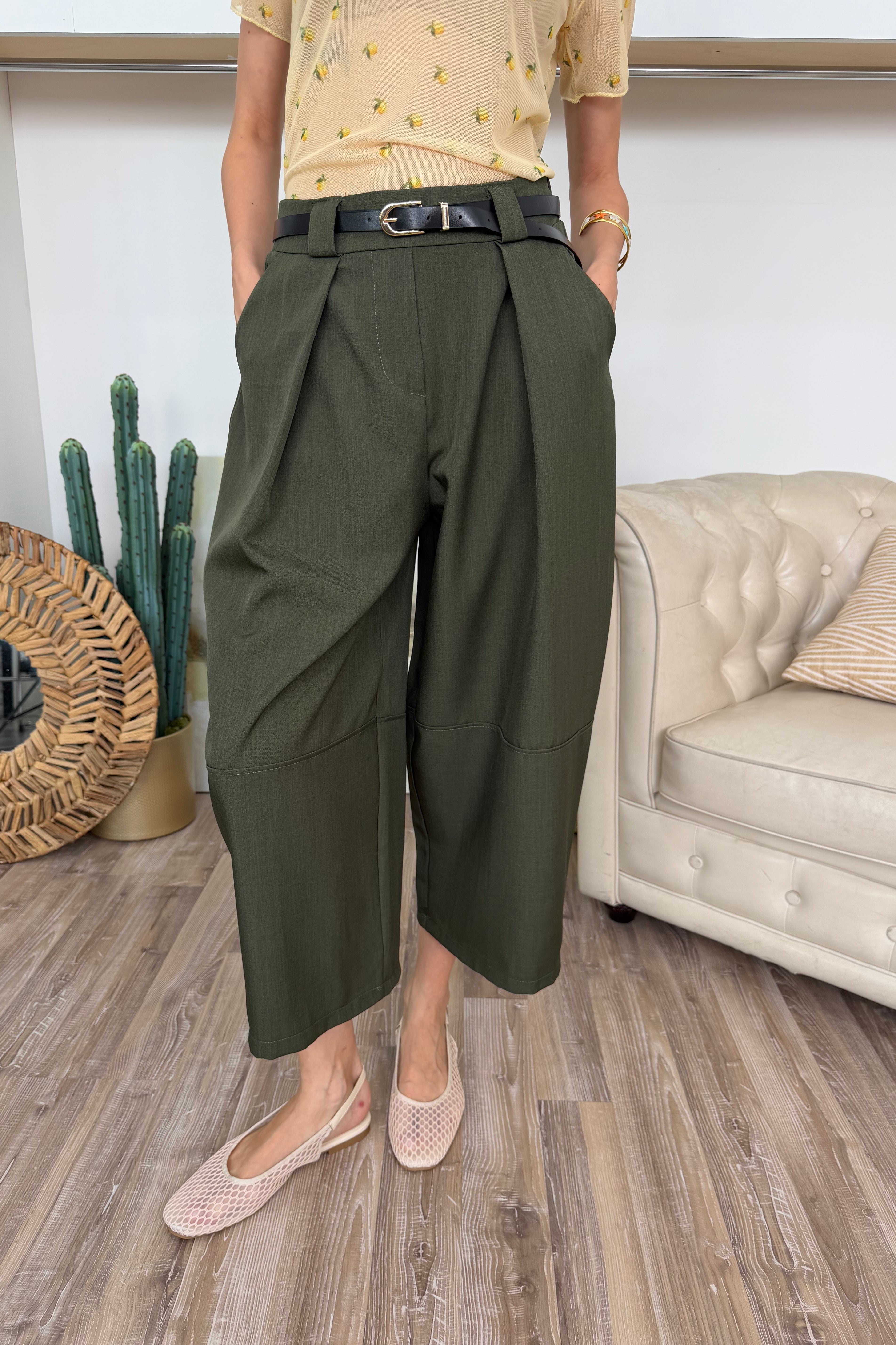 PANTALONE OVETTO TRE QUARTI CON DETTAGLIO CUCITURA COL. VERDE