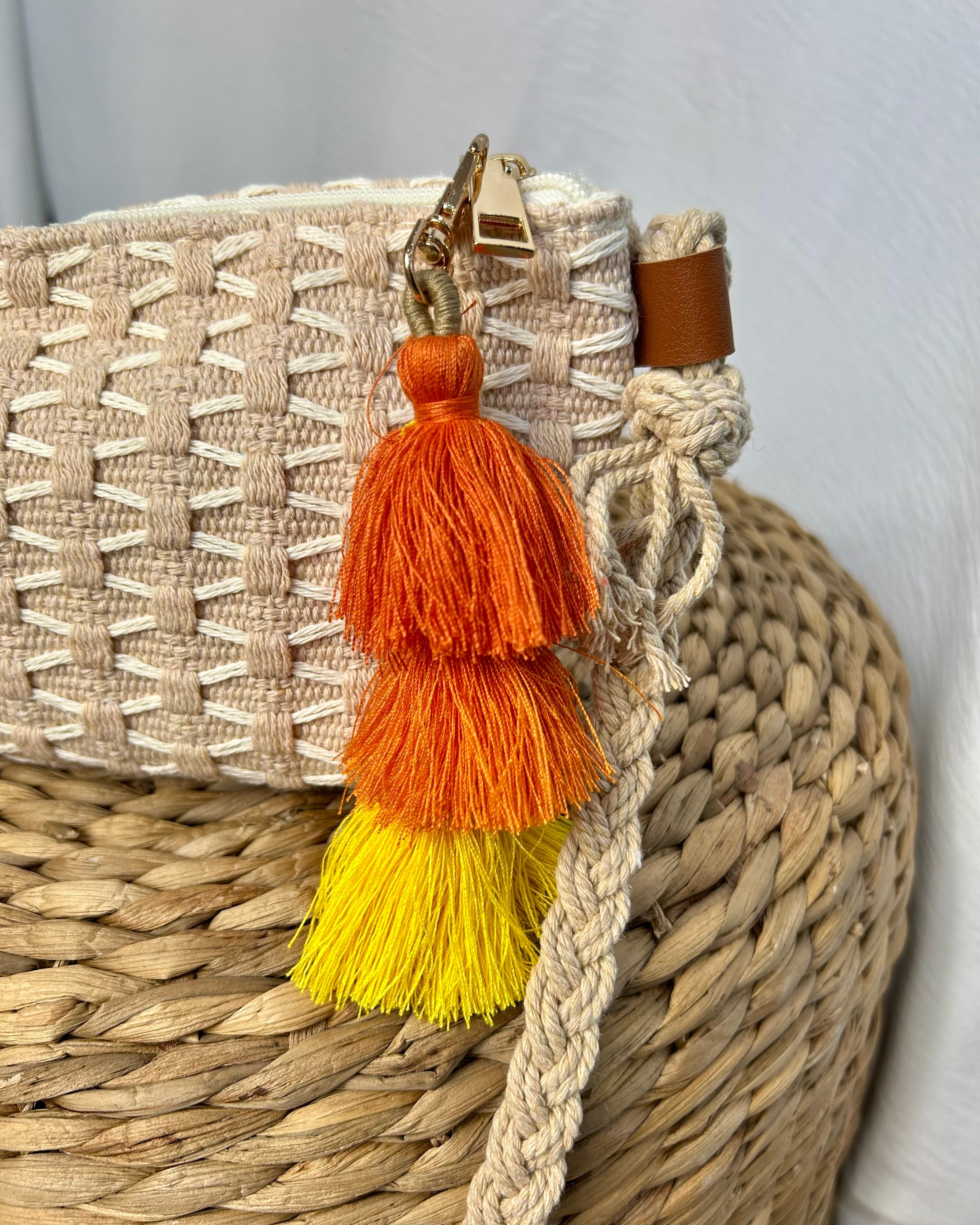 BORSA MINI RAFIA COLOR TASSELS COL. NATURALE