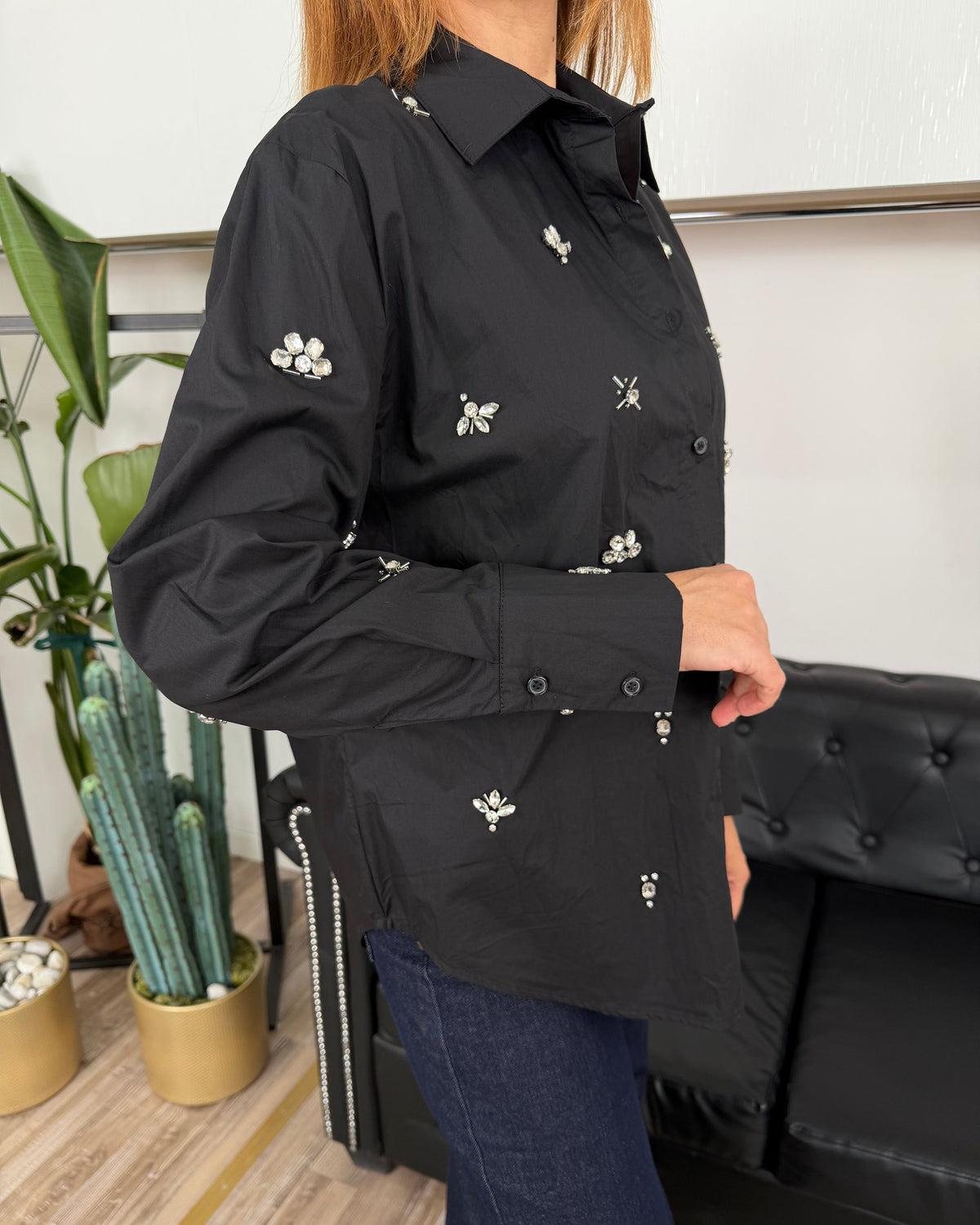 CAMICIA CON APPLICAZIONI DECORATIVE COL. NERO