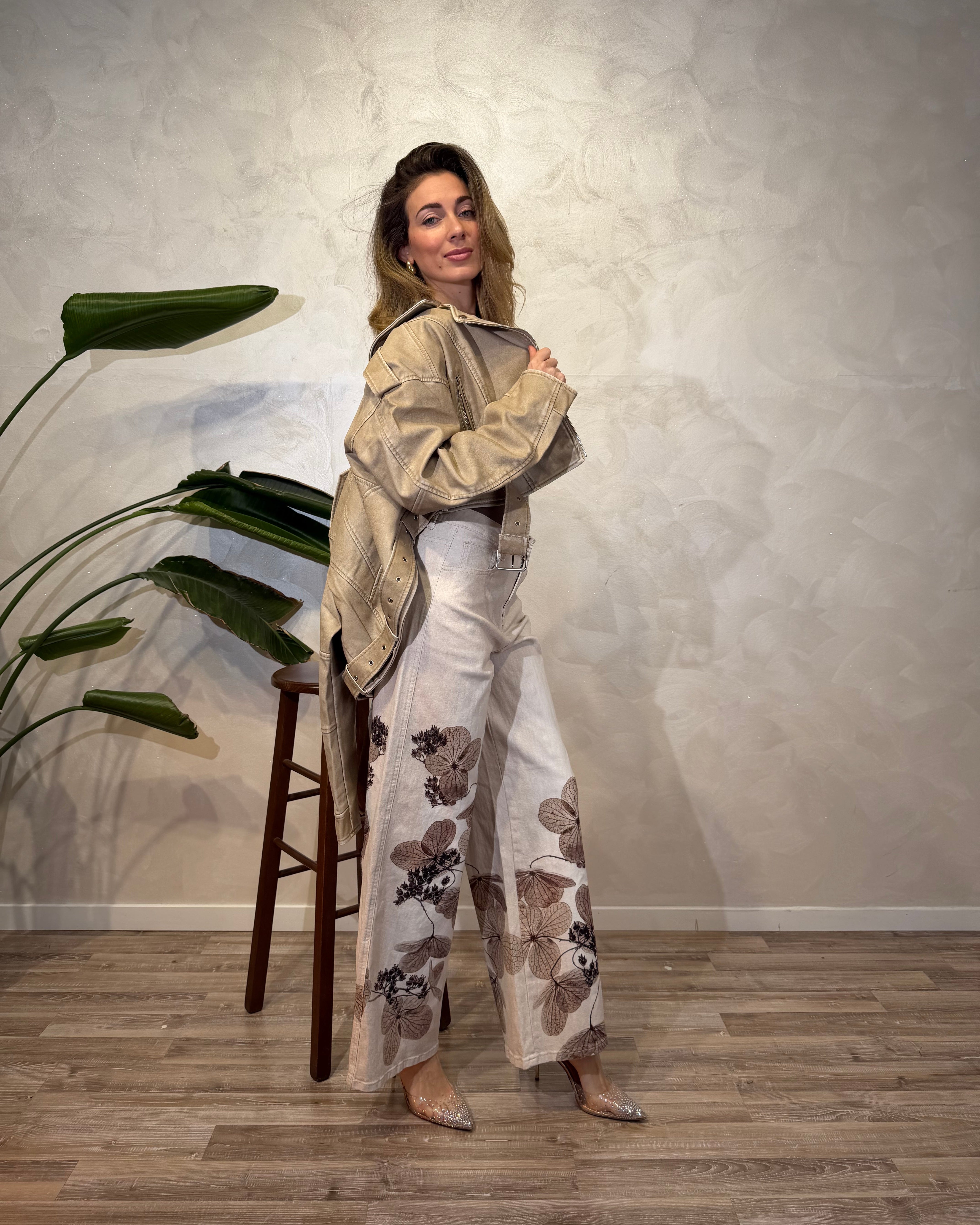 JEANS A PALAZZO CON STAMPA FLOREALE COL. BURRO