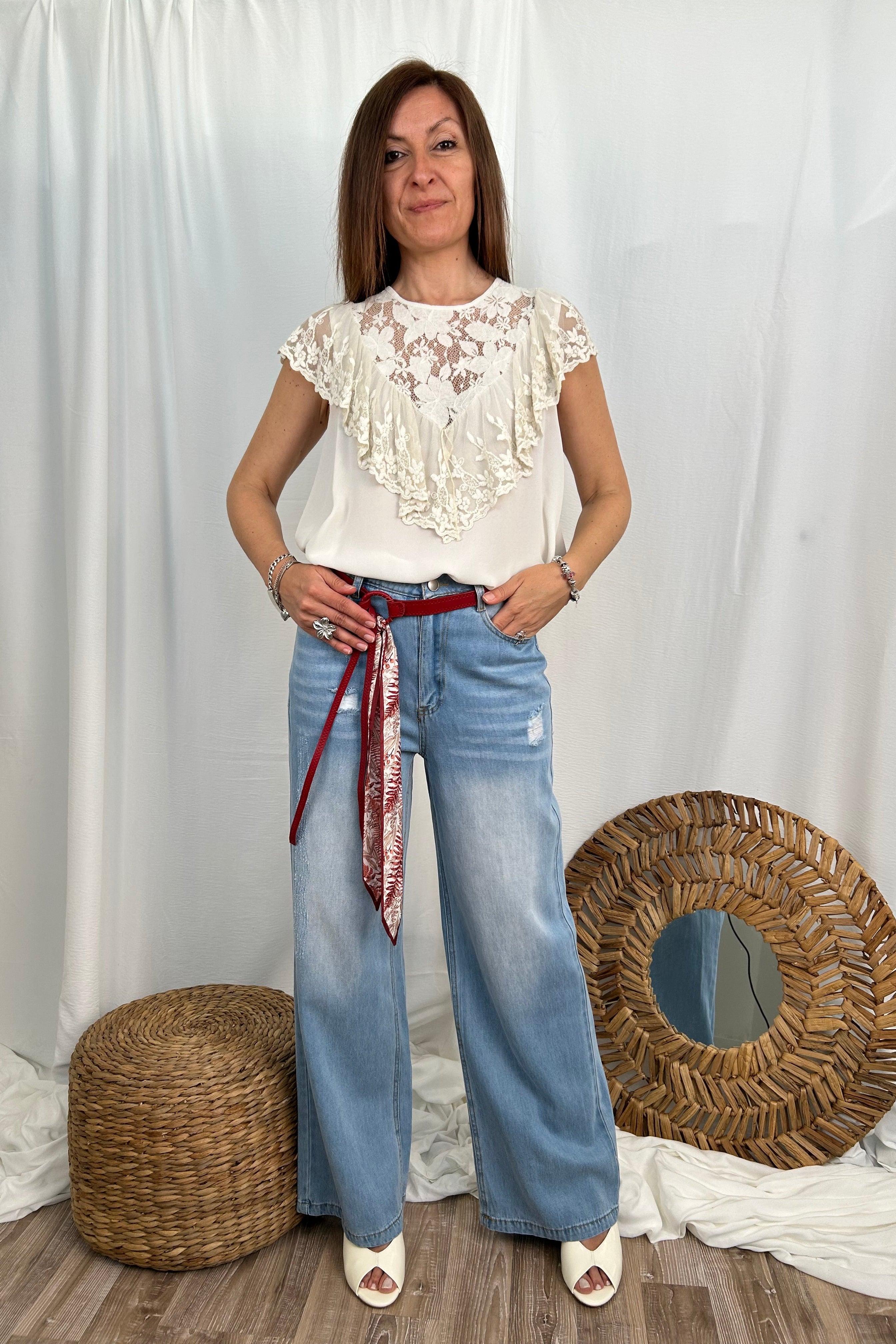 TOP IN PIZZO RICAMATO CON EFFETTO TINTA A FREDDO COL. GESSO