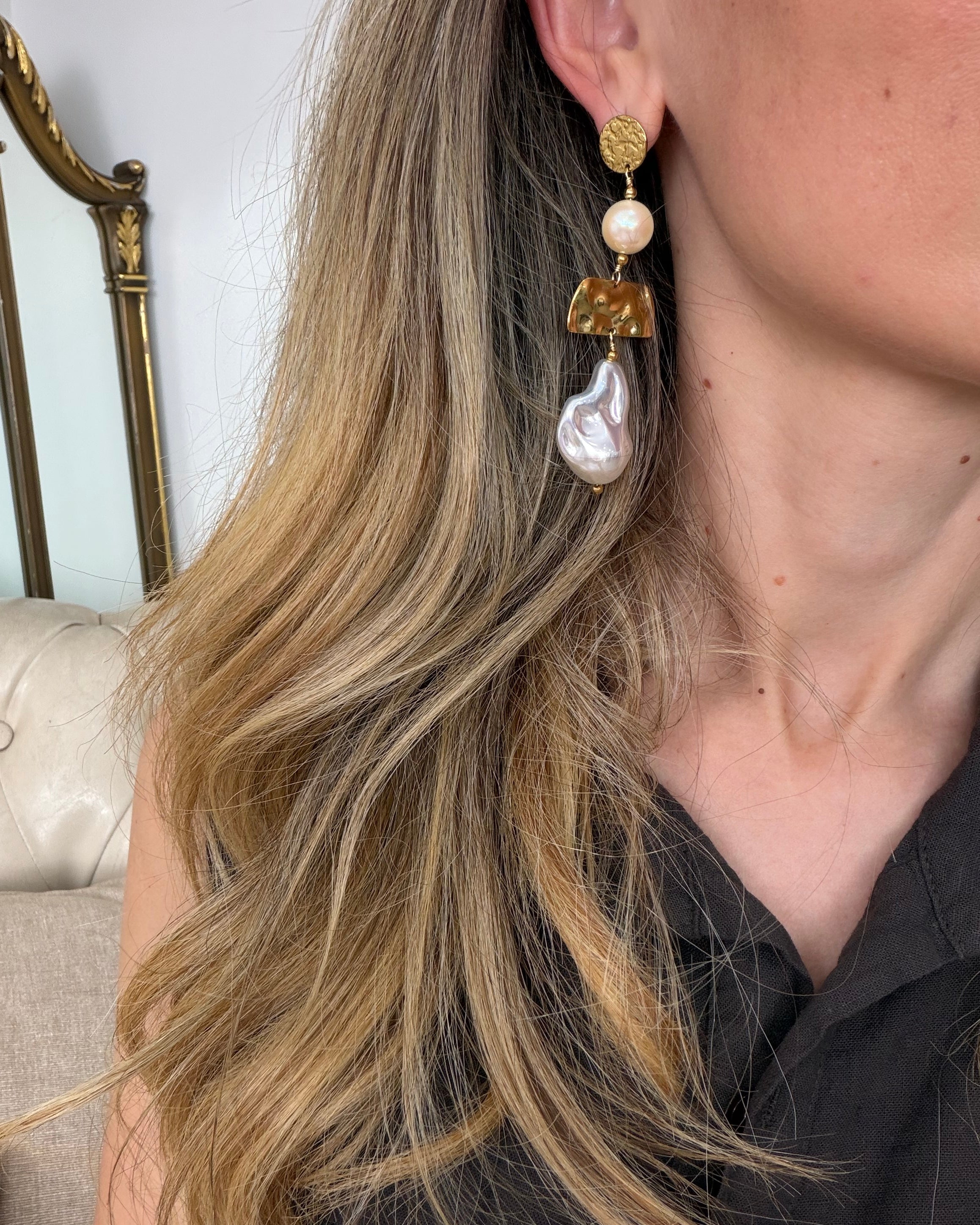 GOLD FUSION — ORECCHINI PENDENTI BICOLOR MARTELLATI