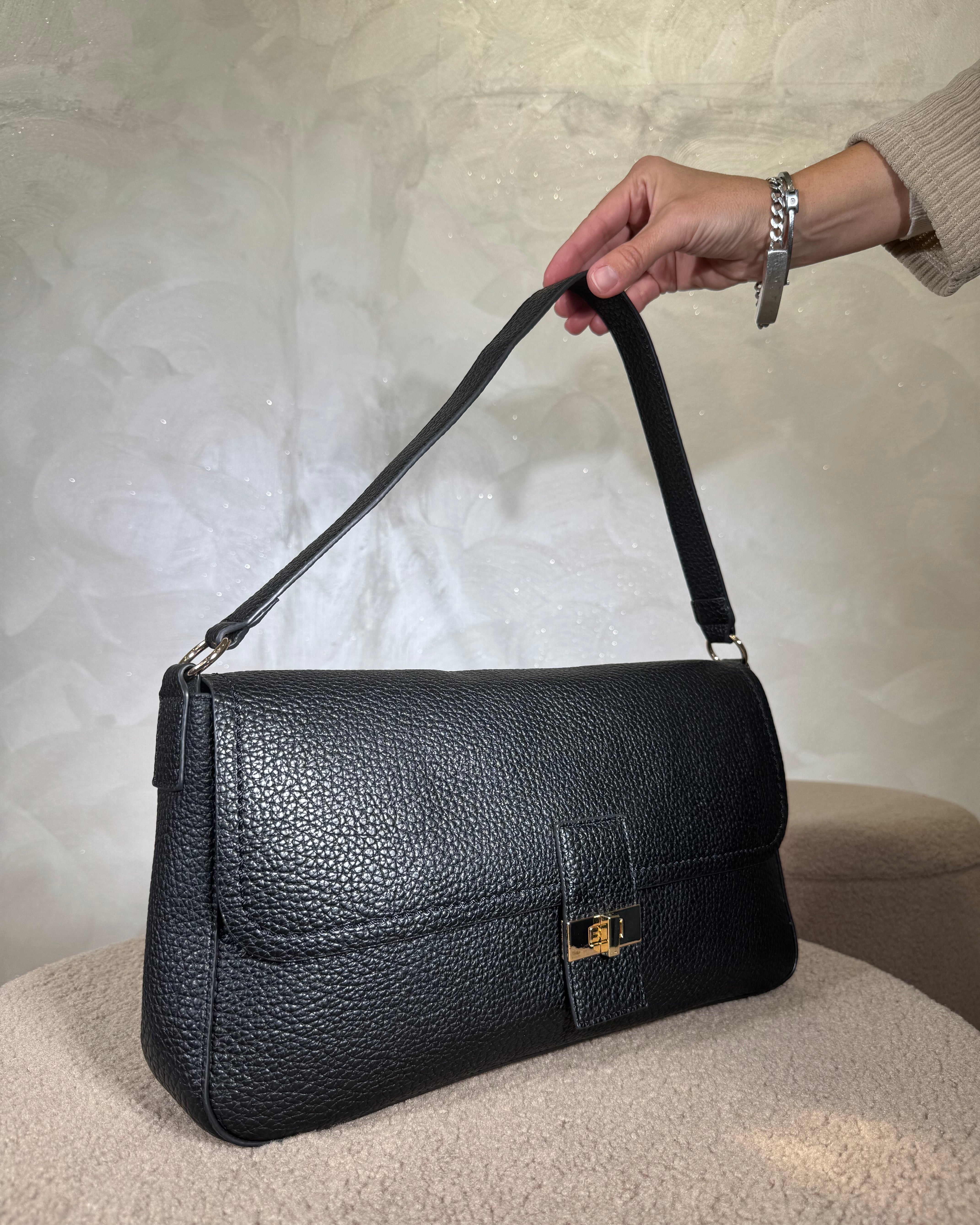 BORSA RETTANGOLARE IN ECOPELLE CON CHIUSURA METALLICA COL. NERO