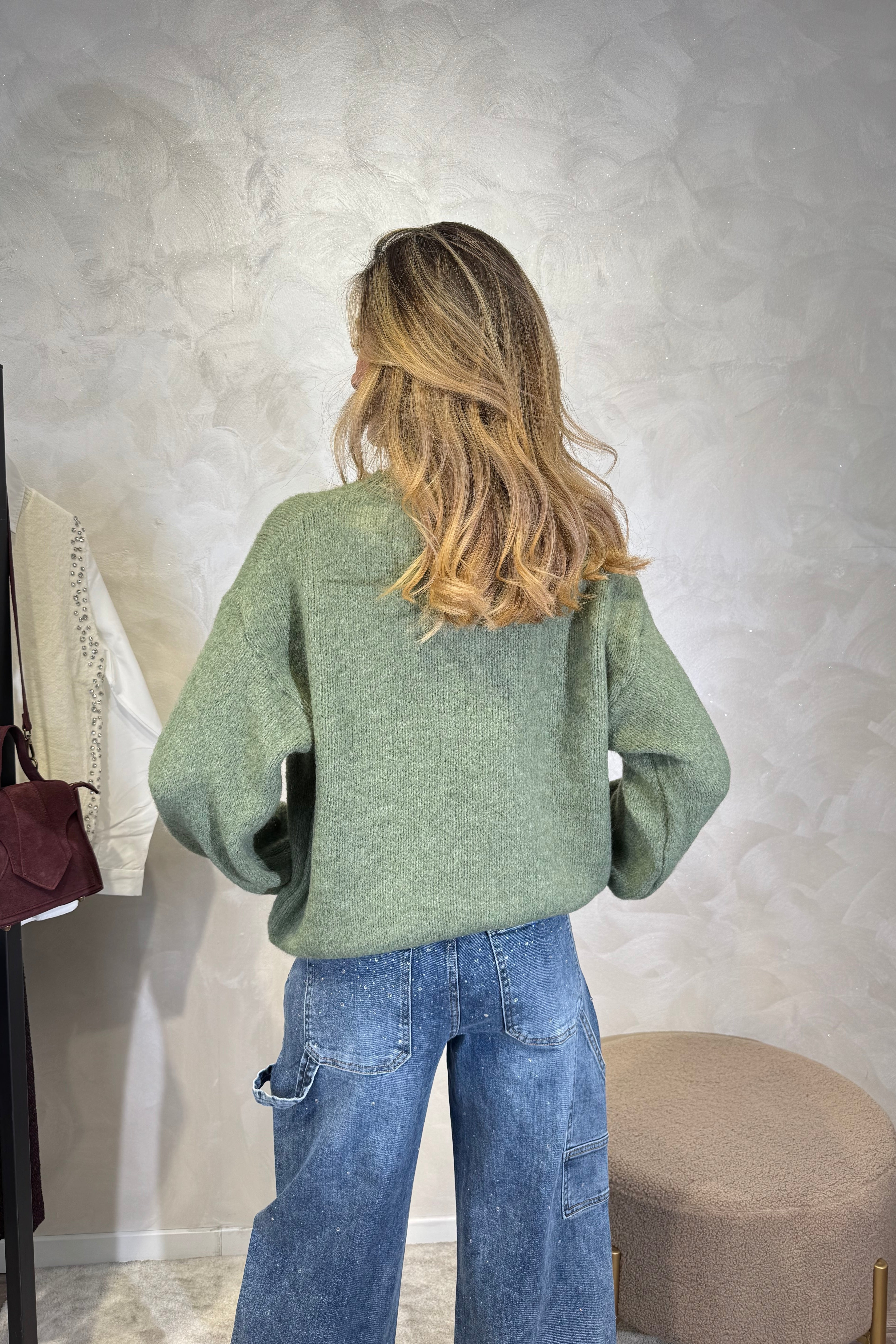 MAGLIONE CON RICAMO NO VABBE' COL. VERDE SALVIA