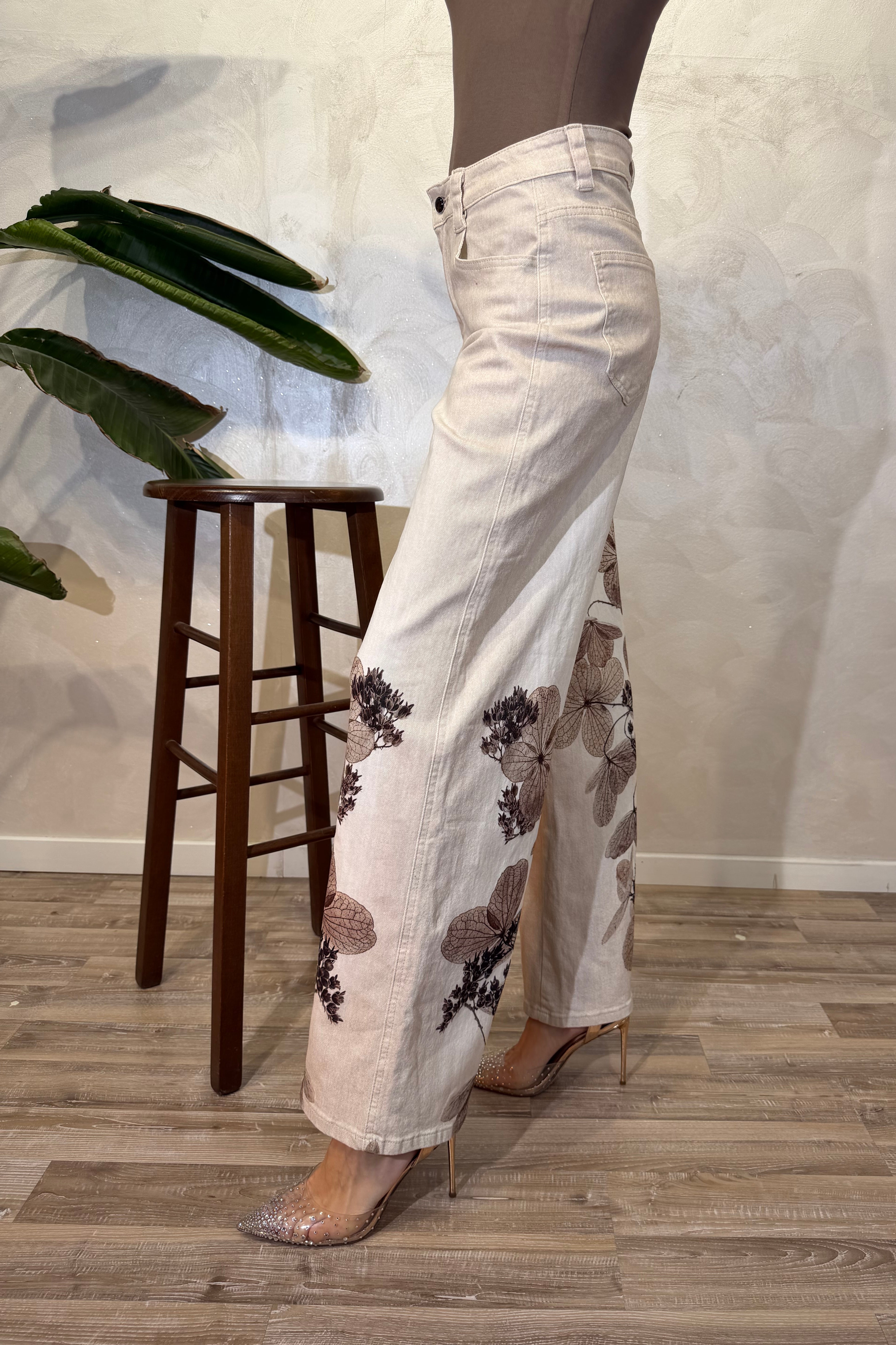 JEANS A PALAZZO CON STAMPA FLOREALE COL. BURRO