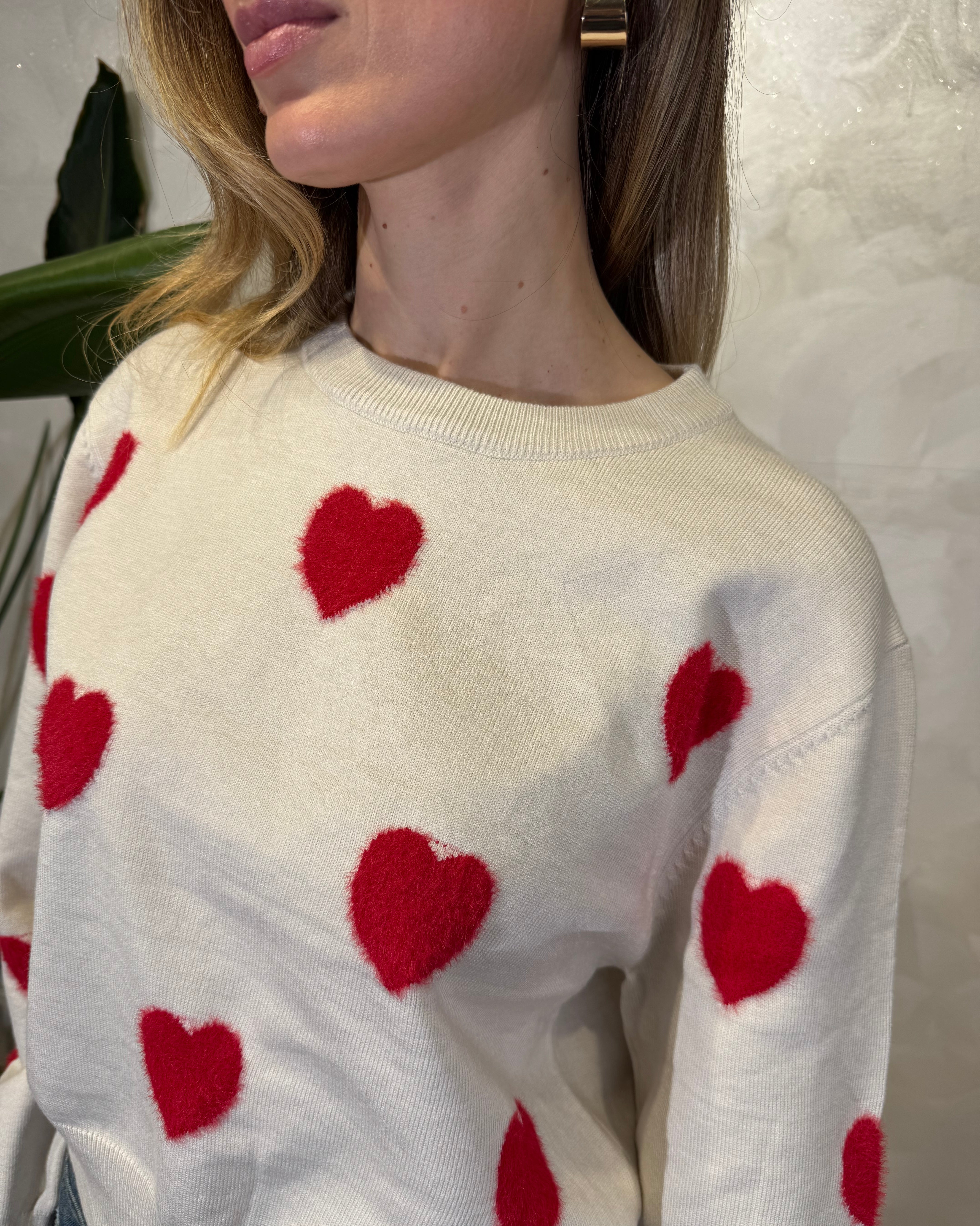 MAGLIA TRICOT CON CUORI ROSSI COL. PANNA
