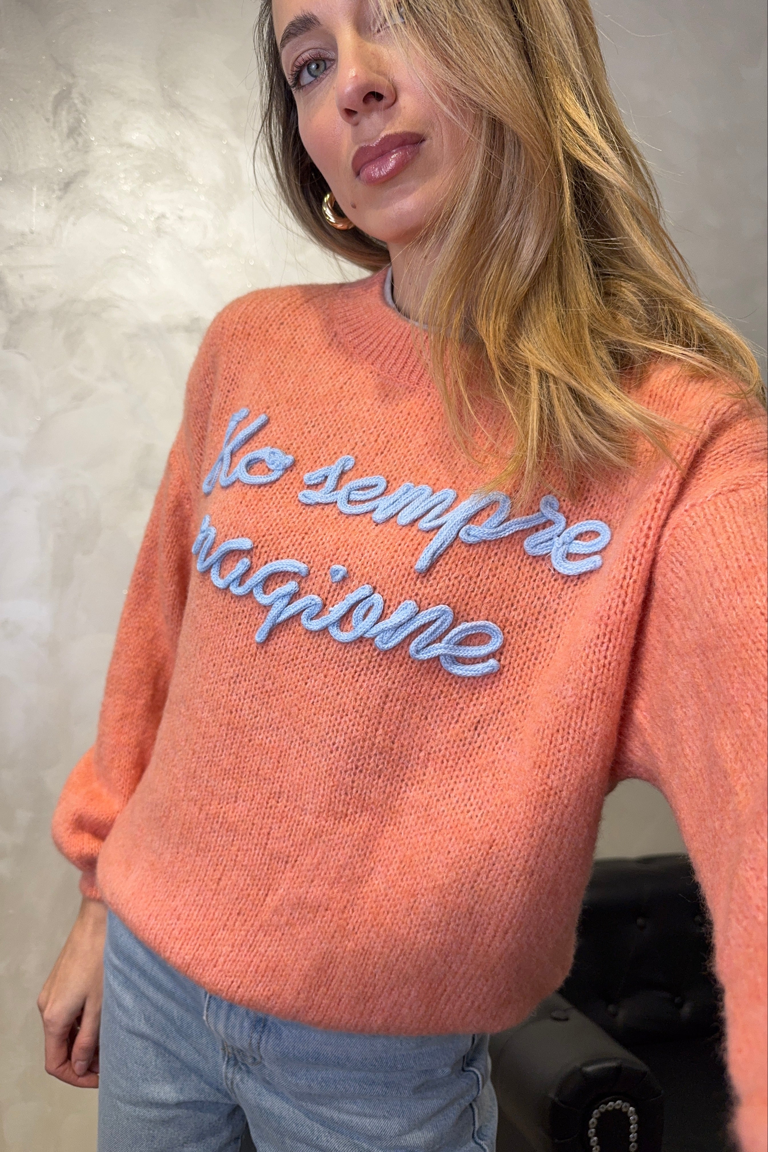 MAGLIONE CON RICAMO "HO SEMPRE RAGIONE" COL.SALMONE